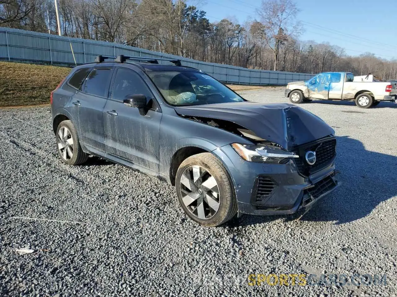4 Photograph of a damaged car YV4H60DL3R1860775 VOLVO XC60 PLUS 2024