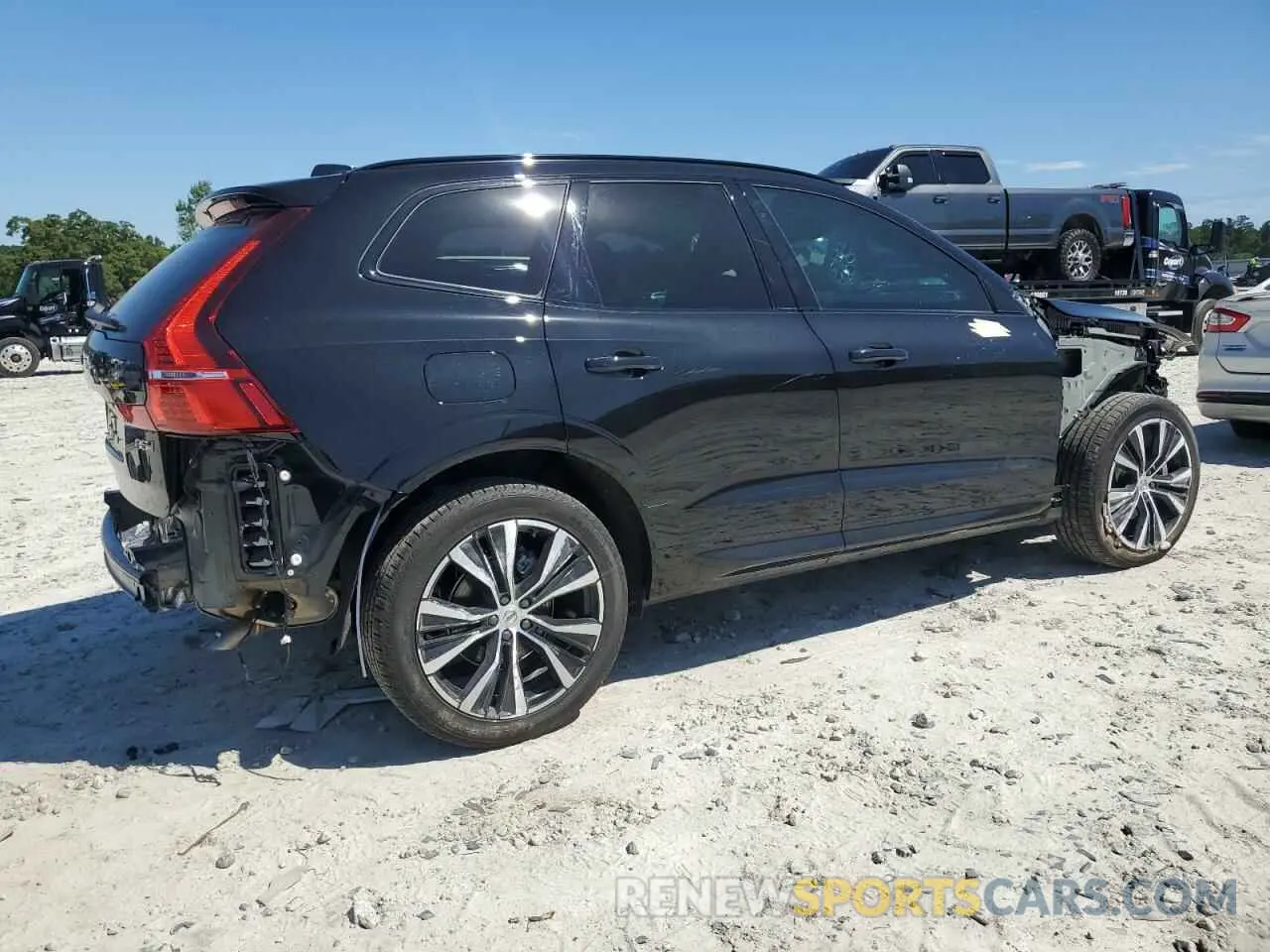 3 Photograph of a damaged car YV4L12RL1R1913339 VOLVO XC60 PLUS 2024