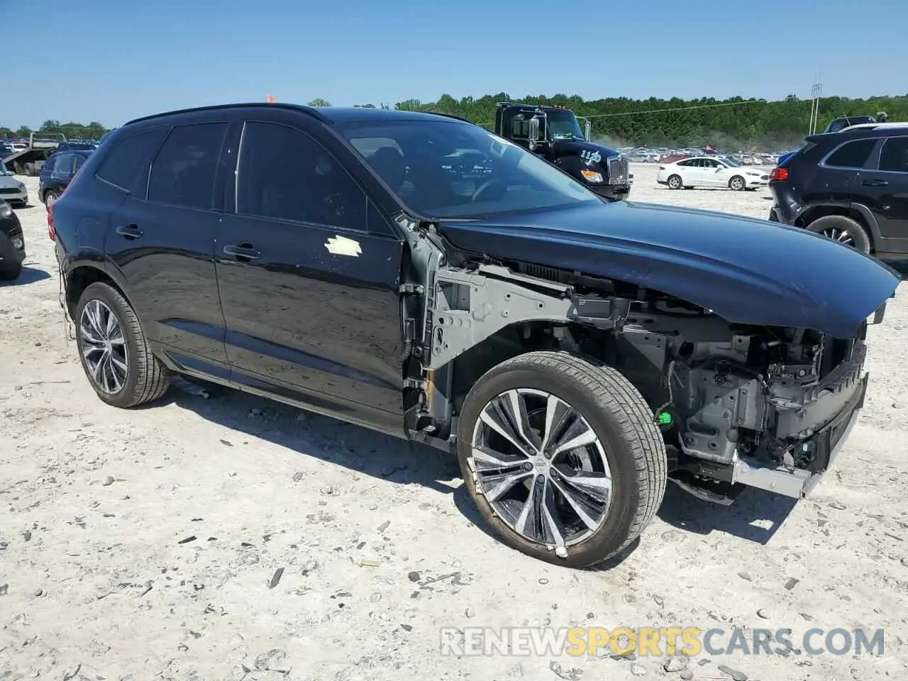 4 Photograph of a damaged car YV4L12RL1R1913339 VOLVO XC60 PLUS 2024