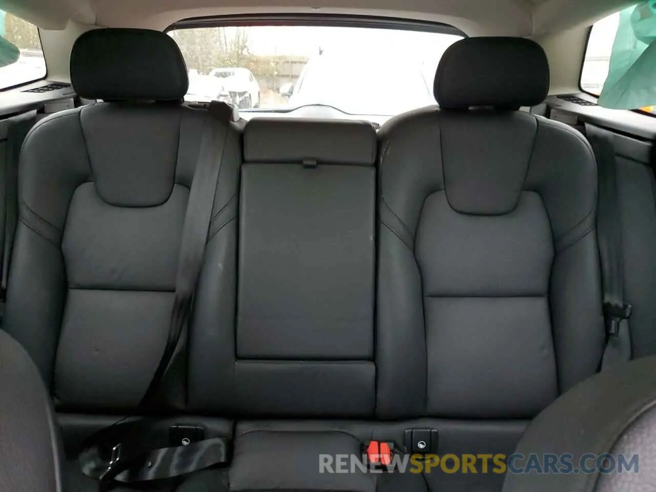 10 Photograph of a damaged car YV4L12RLXR1879269 VOLVO XC60 PLUS 2024