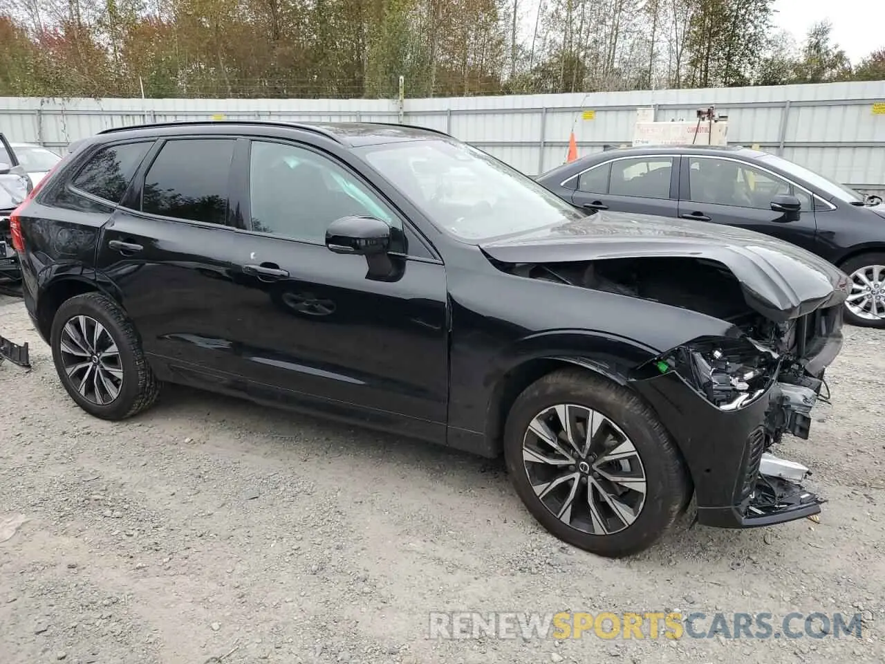 4 Photograph of a damaged car YV4L12RLXR1879269 VOLVO XC60 PLUS 2024