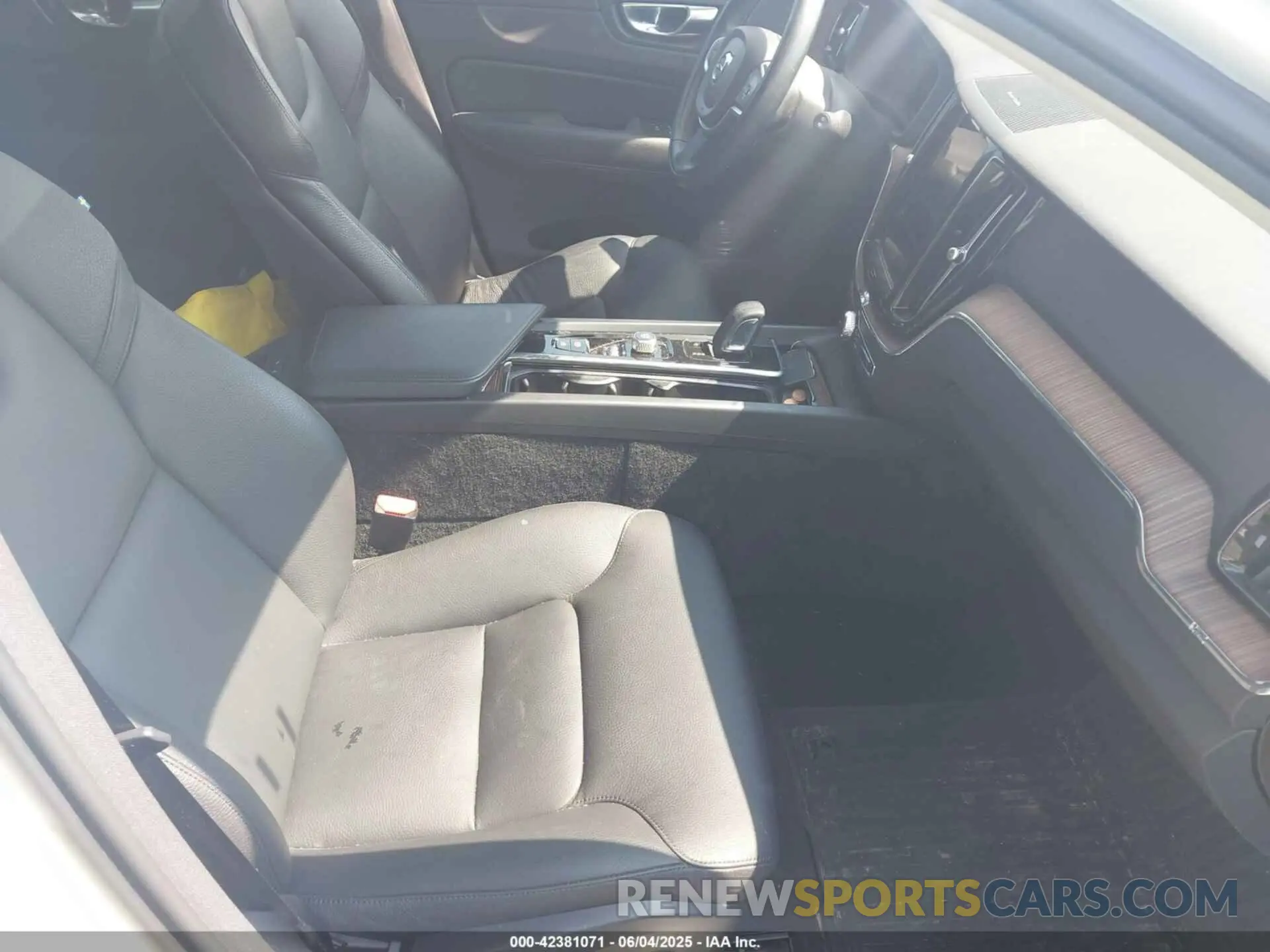 5 Photograph of a damaged car YV4BR0DK7M1820423 VOLVO XC60 RECHARGE PLUG-IN HYBRID 2021