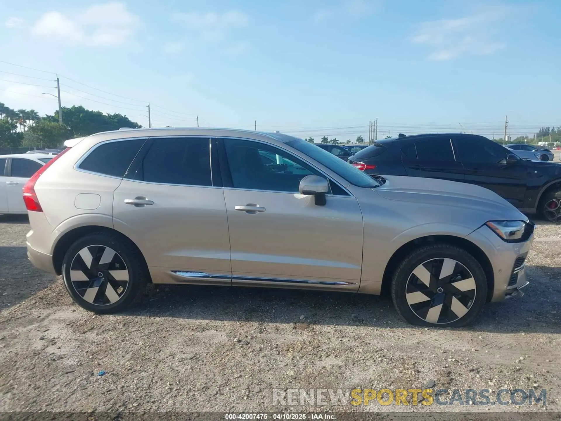 13 Photograph of a damaged car YV4H60DE4P1278098 VOLVO XC60 RECHARGE PLUG-IN HYBRID 2023