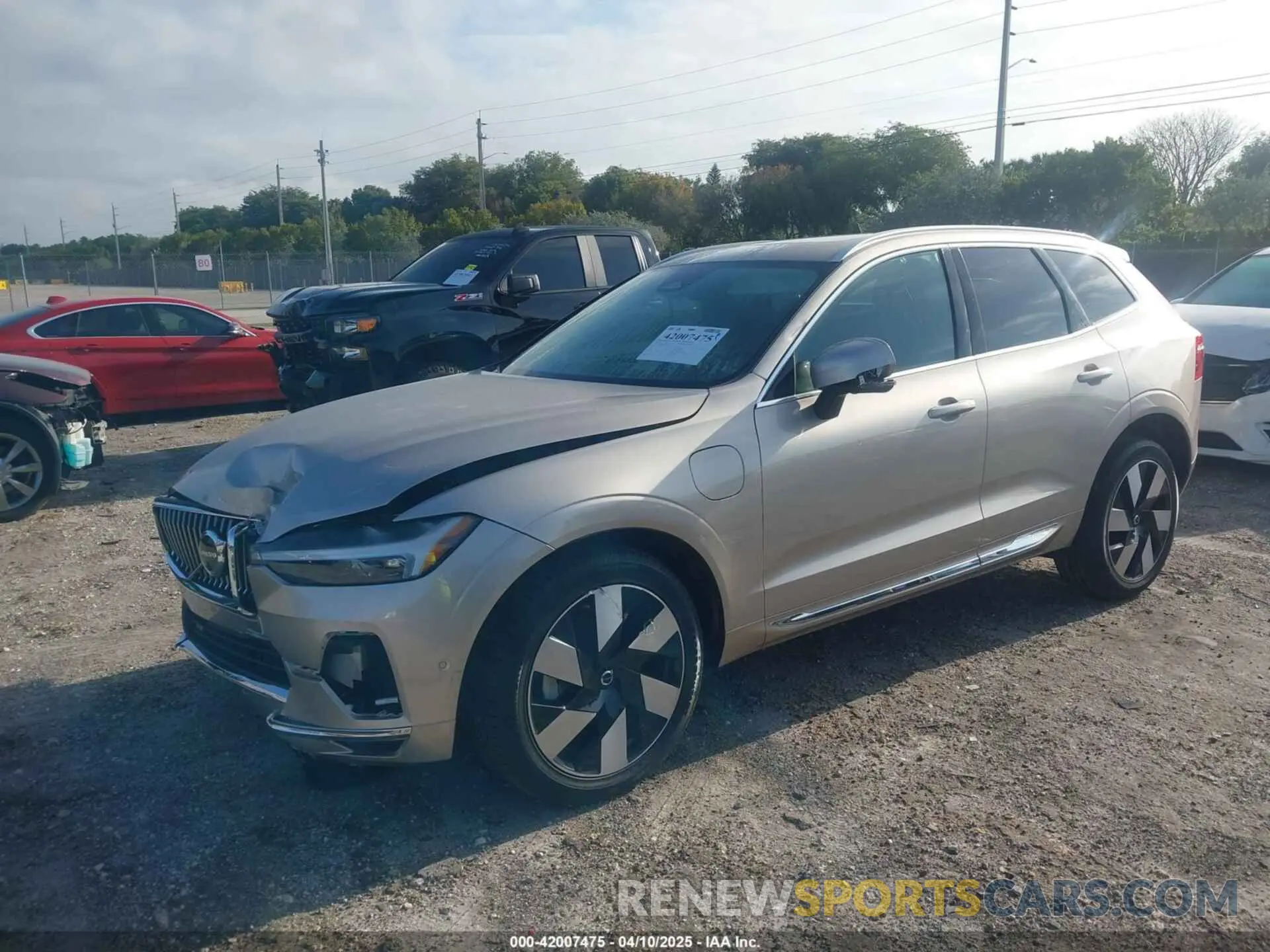 2 Photograph of a damaged car YV4H60DE4P1278098 VOLVO XC60 RECHARGE PLUG-IN HYBRID 2023