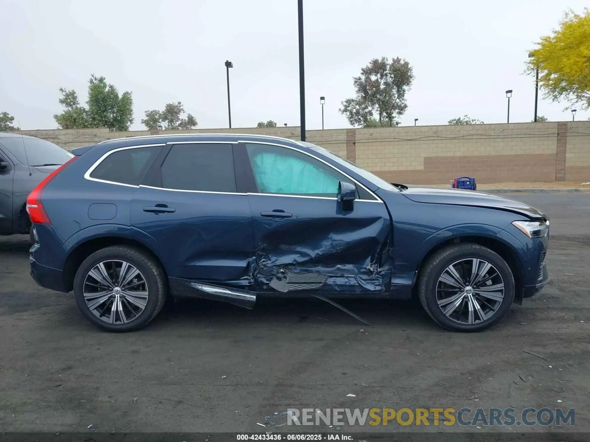 13 Photograph of a damaged car YV4H60DN3P1219303 VOLVO XC60 RECHARGE PLUG-IN HYBRID 2023