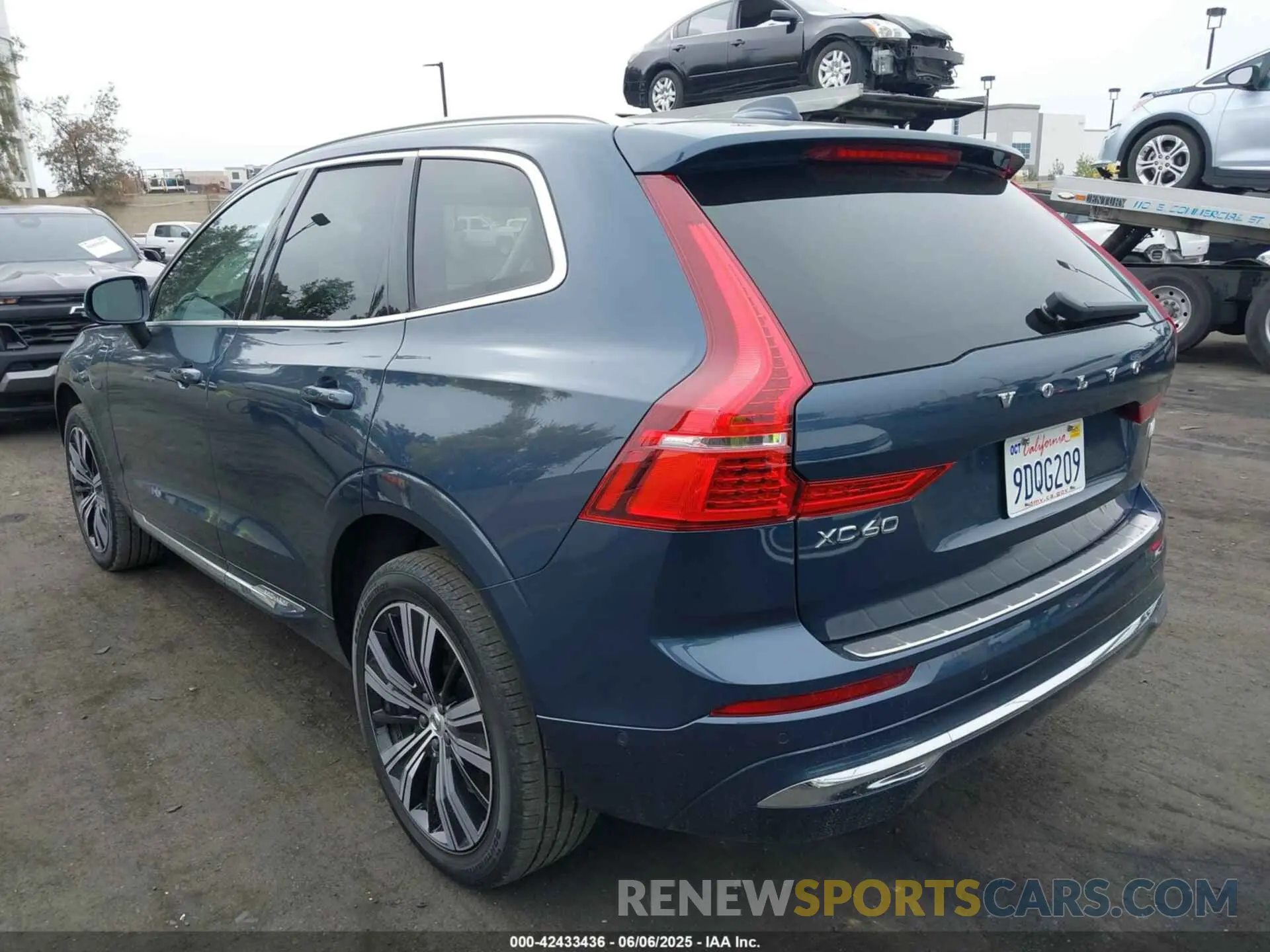 3 Photograph of a damaged car YV4H60DN3P1219303 VOLVO XC60 RECHARGE PLUG-IN HYBRID 2023