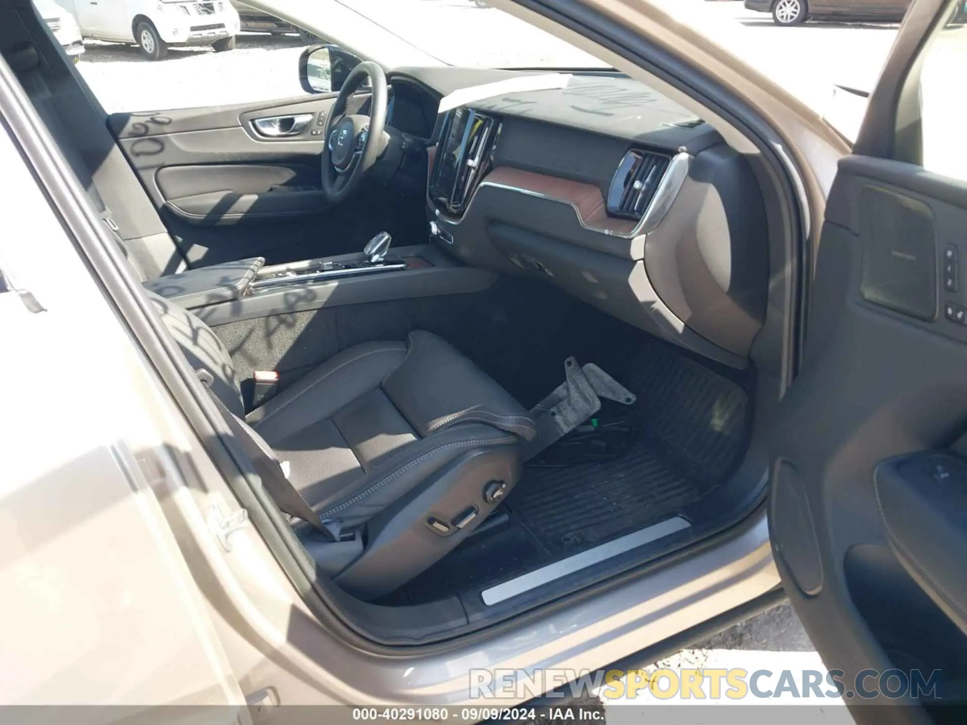 5 Photograph of a damaged car YV4H60DX2P1356847 VOLVO XC60 RECHARGE PLUG-IN HYBRID 2023