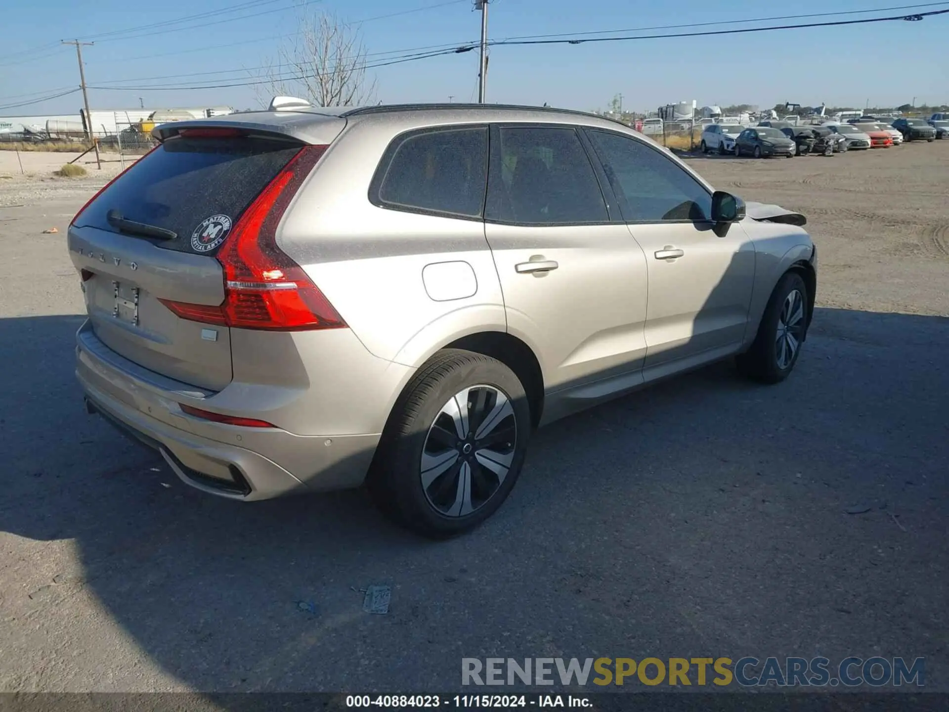 4 Photograph of a damaged car YV4H60DL1R1872052 VOLVO XC60 RECHARGE PLUG-IN HYBRID 2024