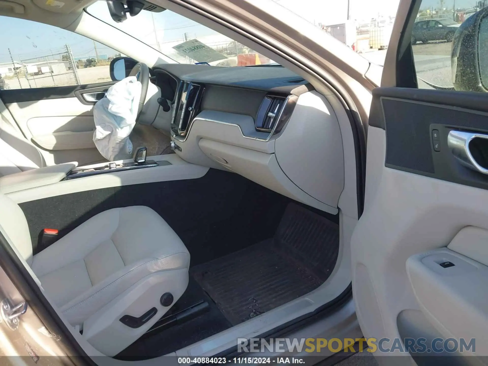 5 Photograph of a damaged car YV4H60DL1R1872052 VOLVO XC60 RECHARGE PLUG-IN HYBRID 2024