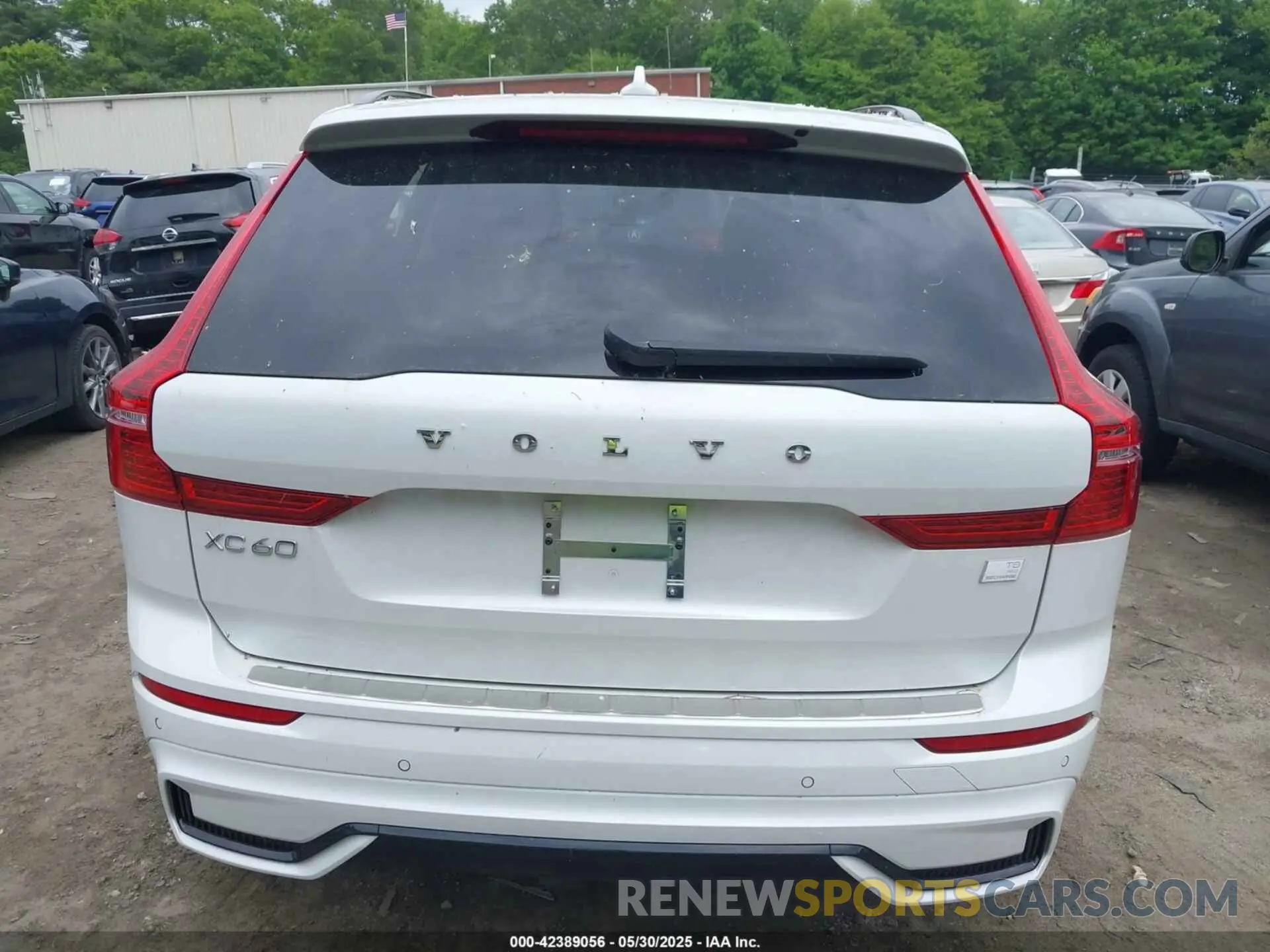 16 Photograph of a damaged car YV4H60DL3R1821975 VOLVO XC60 RECHARGE PLUG-IN HYBRID 2024