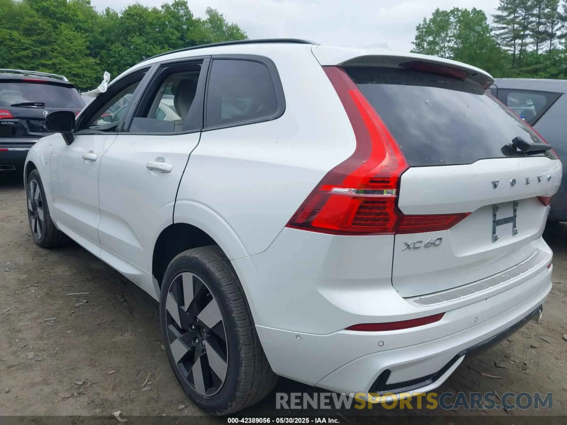 3 Photograph of a damaged car YV4H60DL3R1821975 VOLVO XC60 RECHARGE PLUG-IN HYBRID 2024