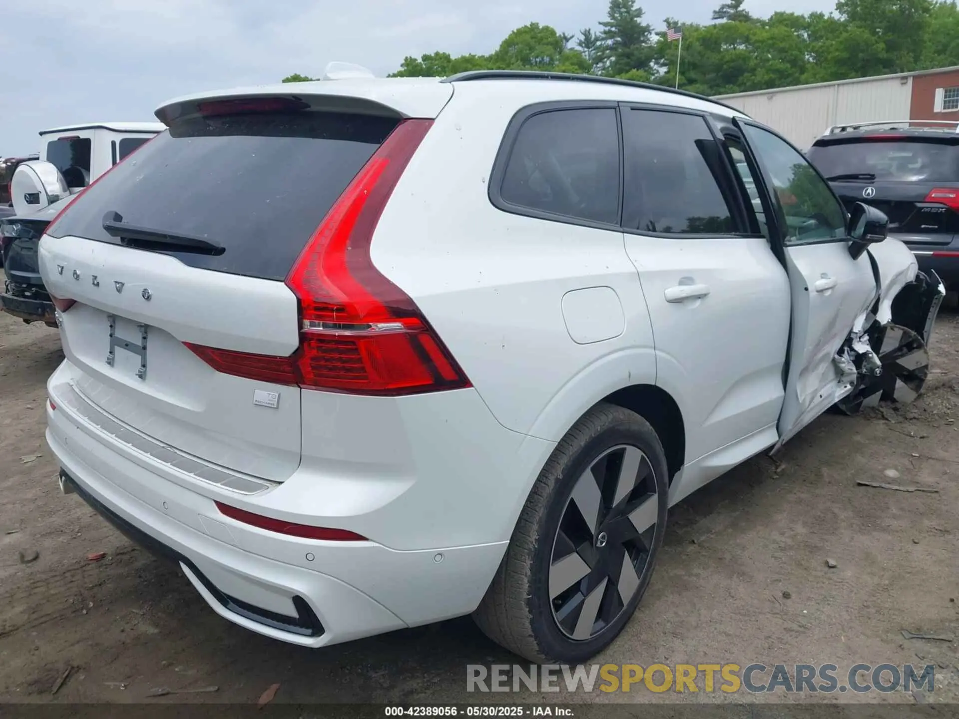 4 Photograph of a damaged car YV4H60DL3R1821975 VOLVO XC60 RECHARGE PLUG-IN HYBRID 2024