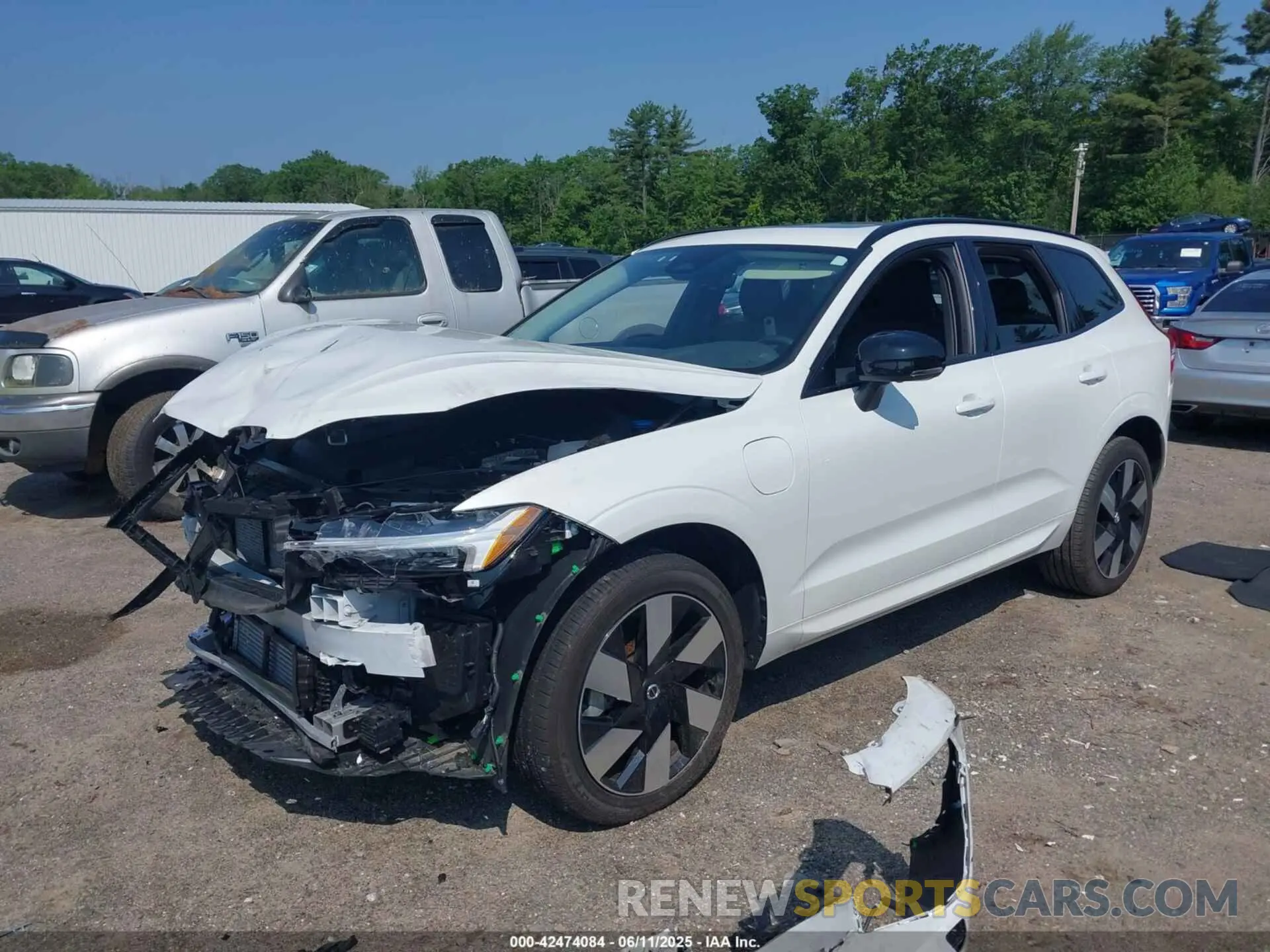 2 Photograph of a damaged car YV4H60DL6R1755096 VOLVO XC60 RECHARGE PLUG-IN HYBRID 2024
