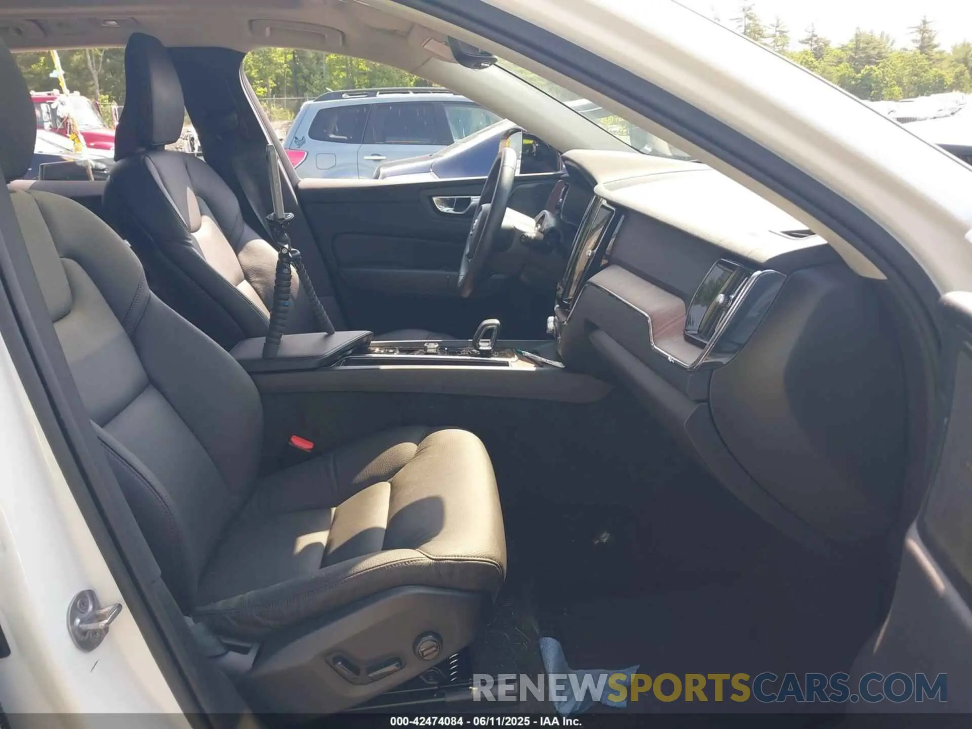 5 Photograph of a damaged car YV4H60DL6R1755096 VOLVO XC60 RECHARGE PLUG-IN HYBRID 2024