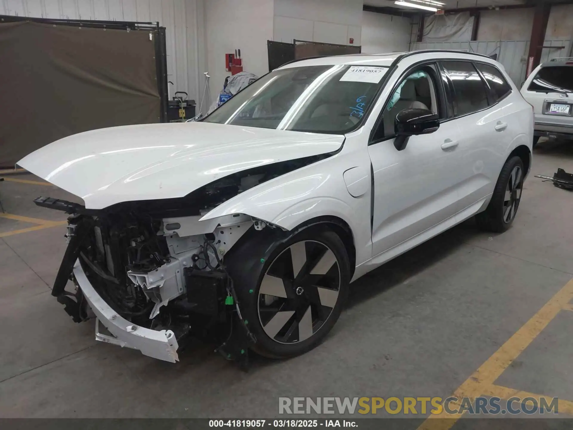 2 Photograph of a damaged car YV4H60DL9R1915780 VOLVO XC60 RECHARGE PLUG-IN HYBRID 2024
