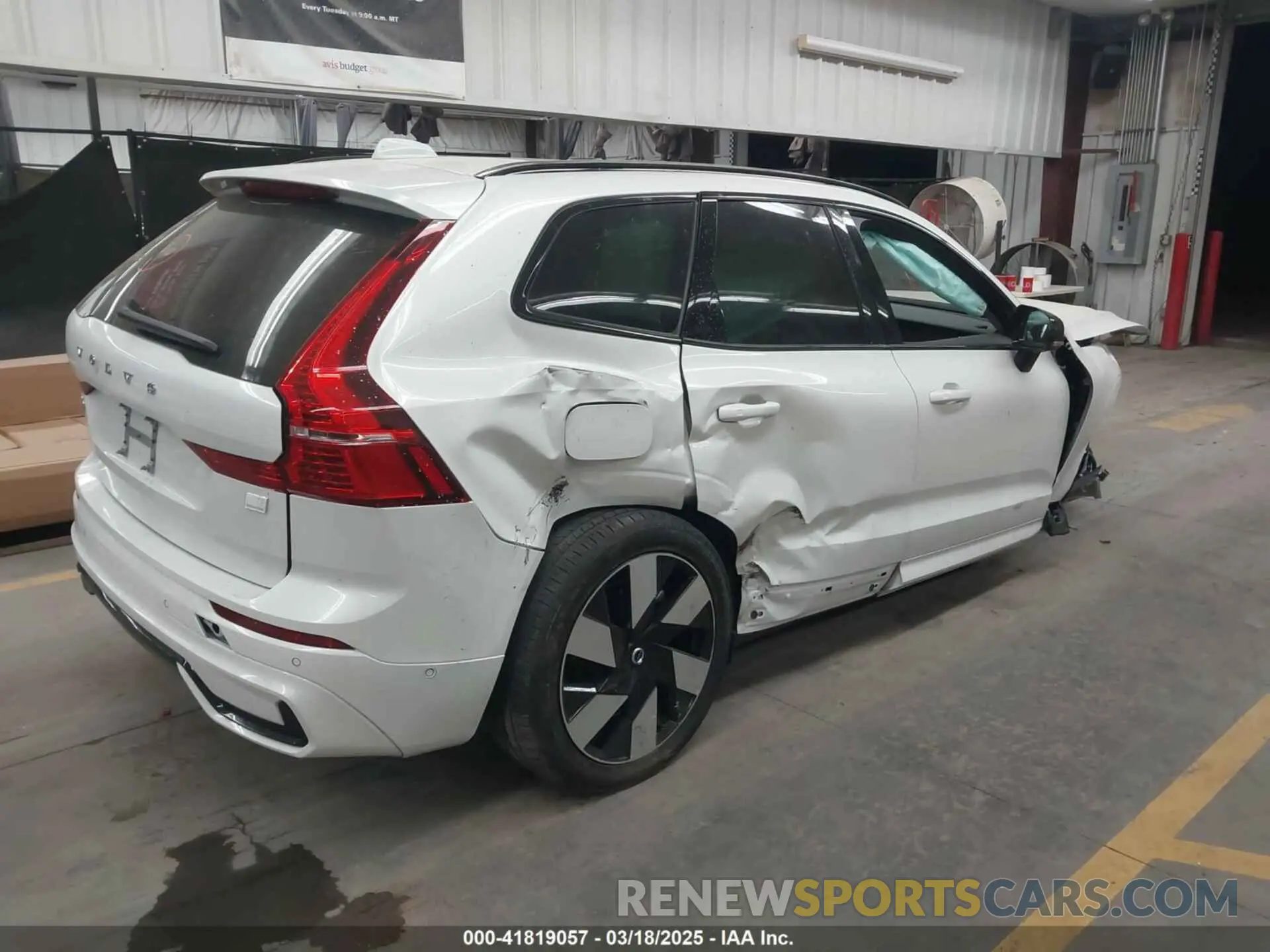 4 Photograph of a damaged car YV4H60DL9R1915780 VOLVO XC60 RECHARGE PLUG-IN HYBRID 2024