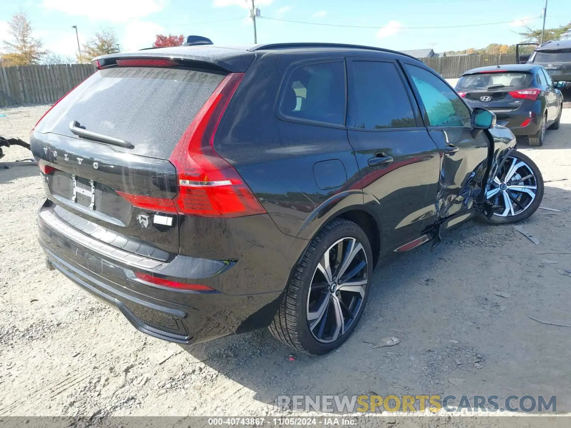 4 Photograph of a damaged car YV4H60DM2R1762068 VOLVO XC60 RECHARGE PLUG-IN HYBRID 2024