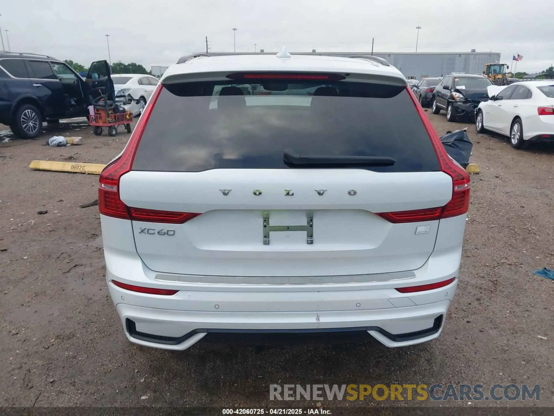 17 Photograph of a damaged car YV4H60DM2R1877155 VOLVO XC60 RECHARGE PLUG-IN HYBRID 2024