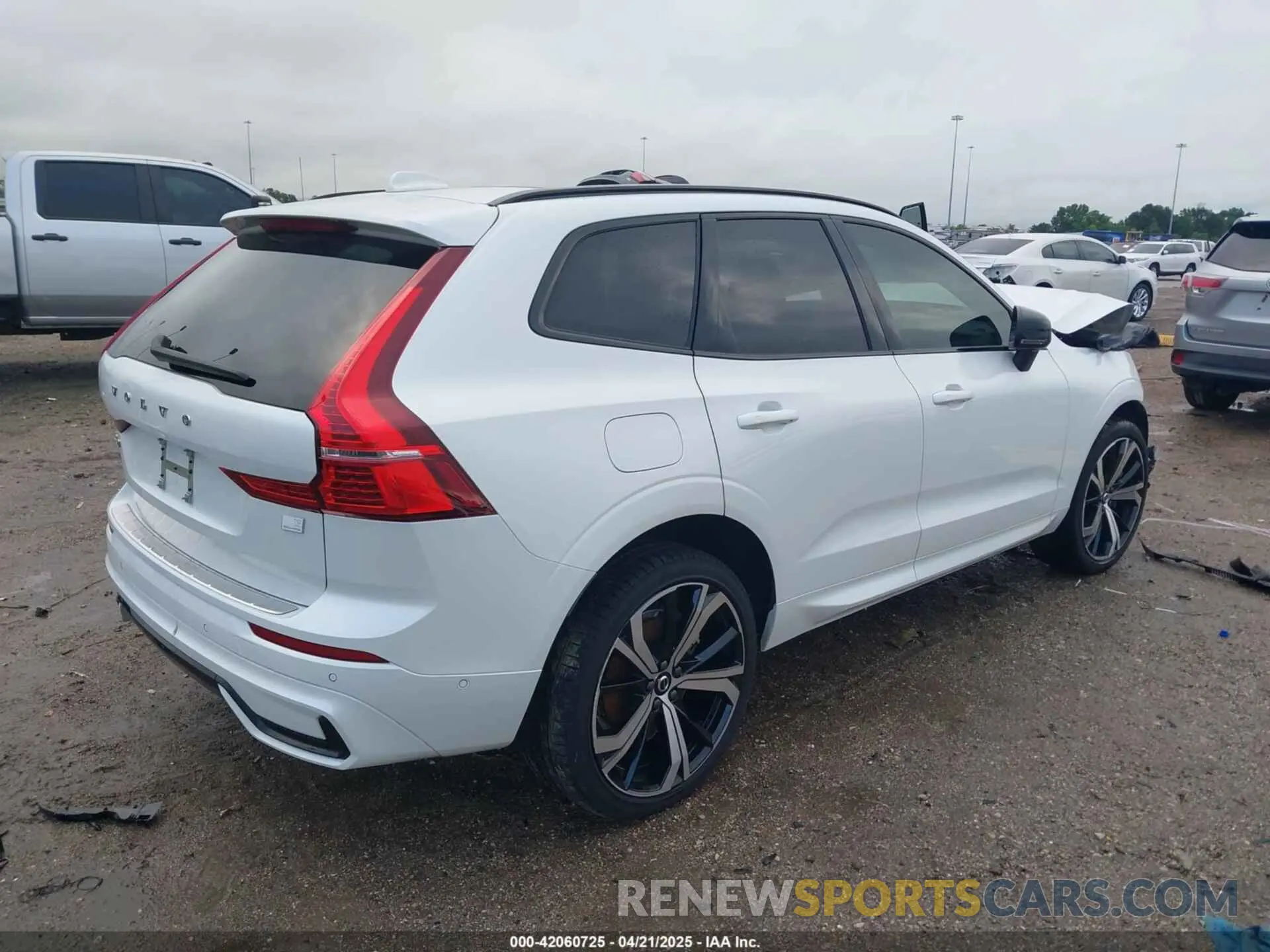 4 Photograph of a damaged car YV4H60DM2R1877155 VOLVO XC60 RECHARGE PLUG-IN HYBRID 2024