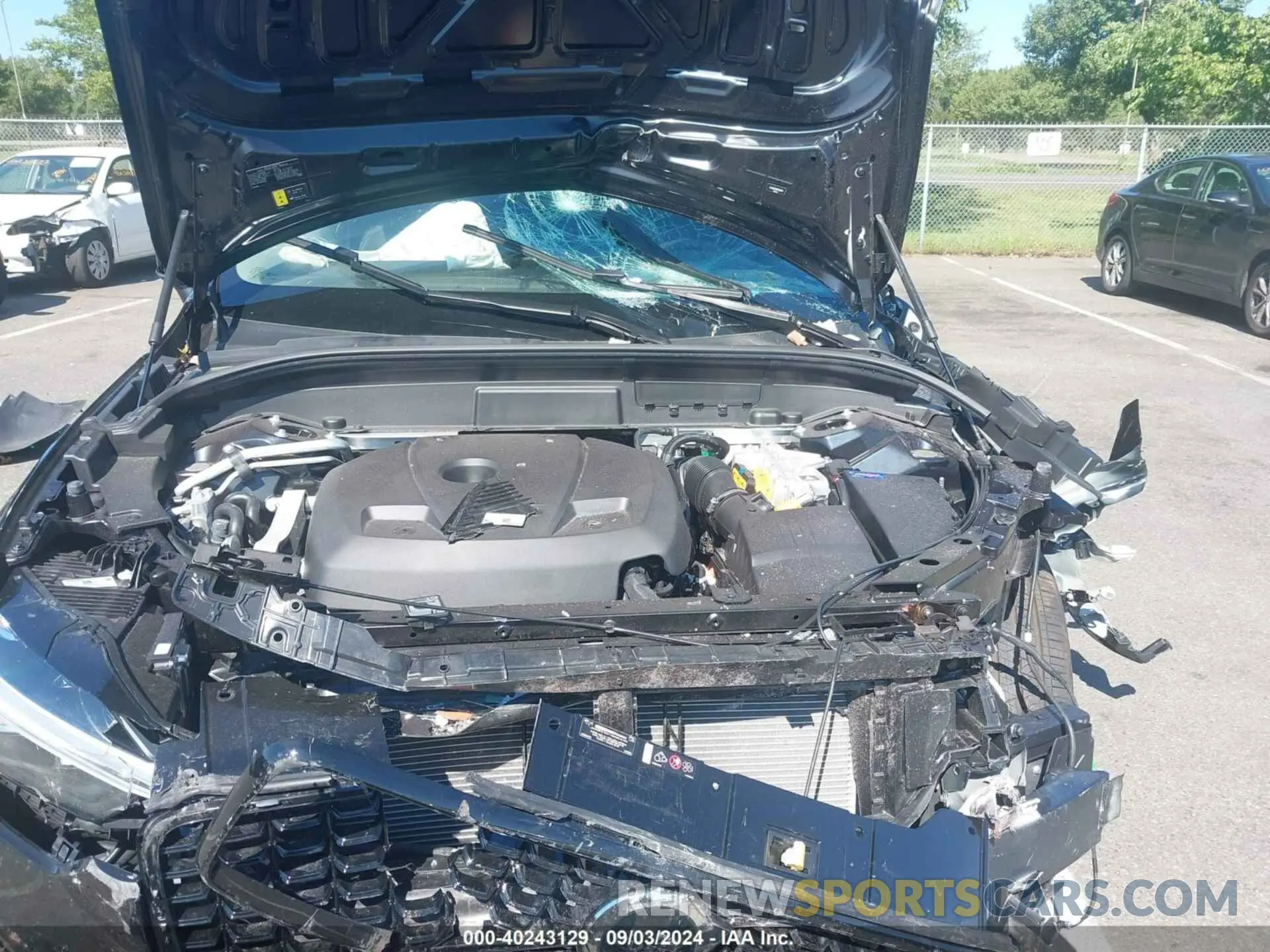 10 Photograph of a damaged car YV4H60DM8R1906948 VOLVO XC60 RECHARGE PLUG-IN HYBRID 2024