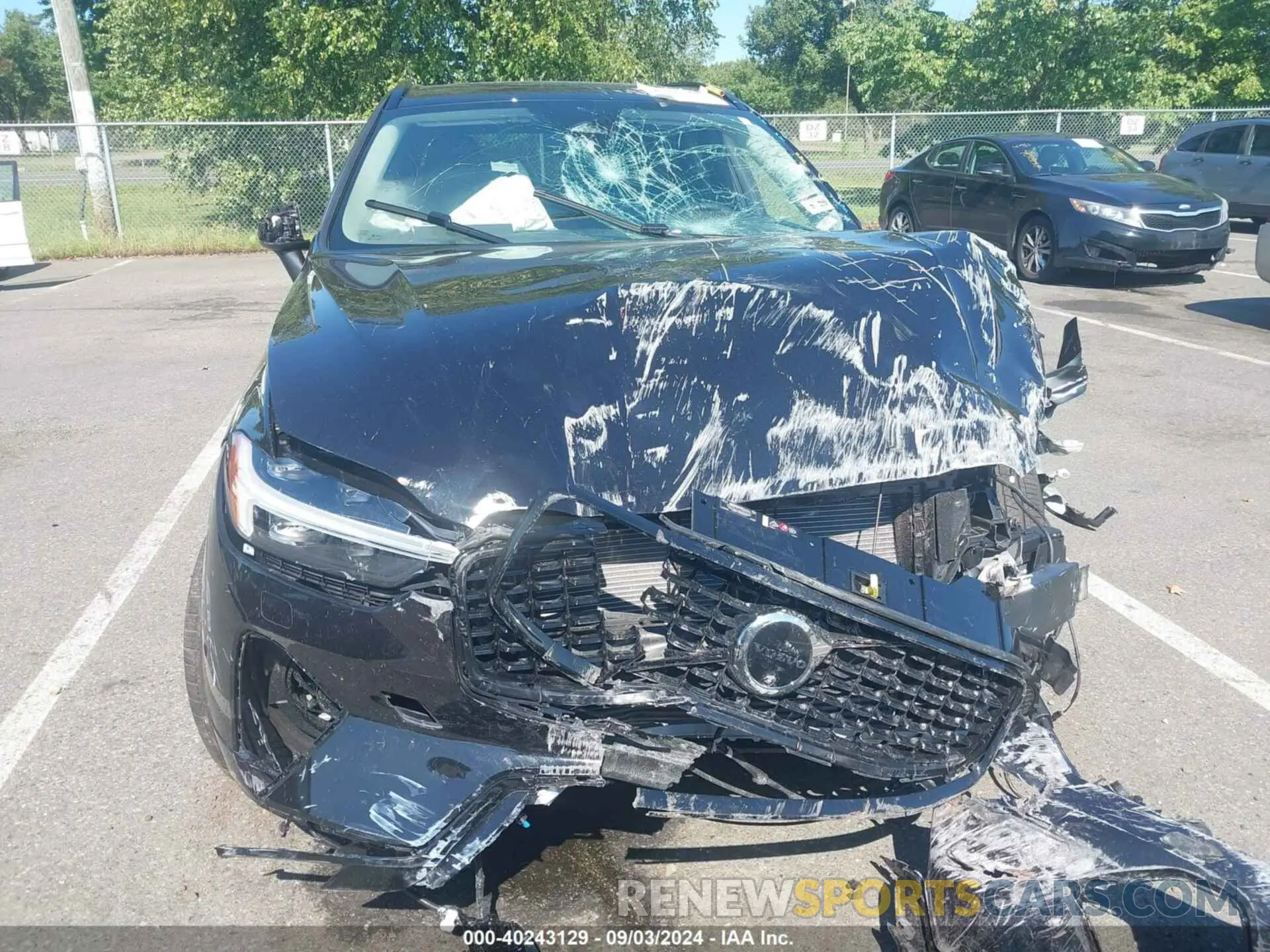 11 Photograph of a damaged car YV4H60DM8R1906948 VOLVO XC60 RECHARGE PLUG-IN HYBRID 2024