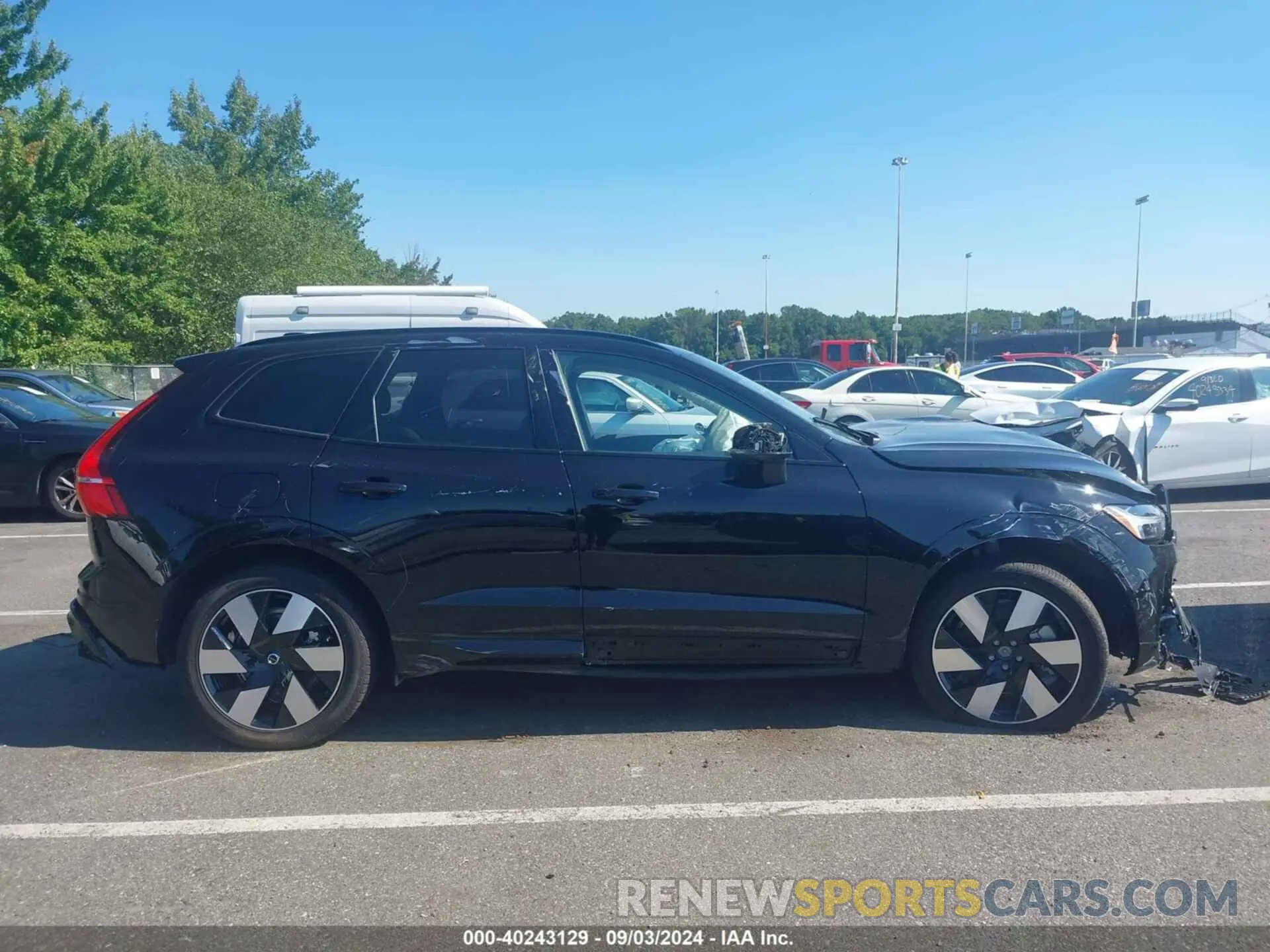 12 Photograph of a damaged car YV4H60DM8R1906948 VOLVO XC60 RECHARGE PLUG-IN HYBRID 2024