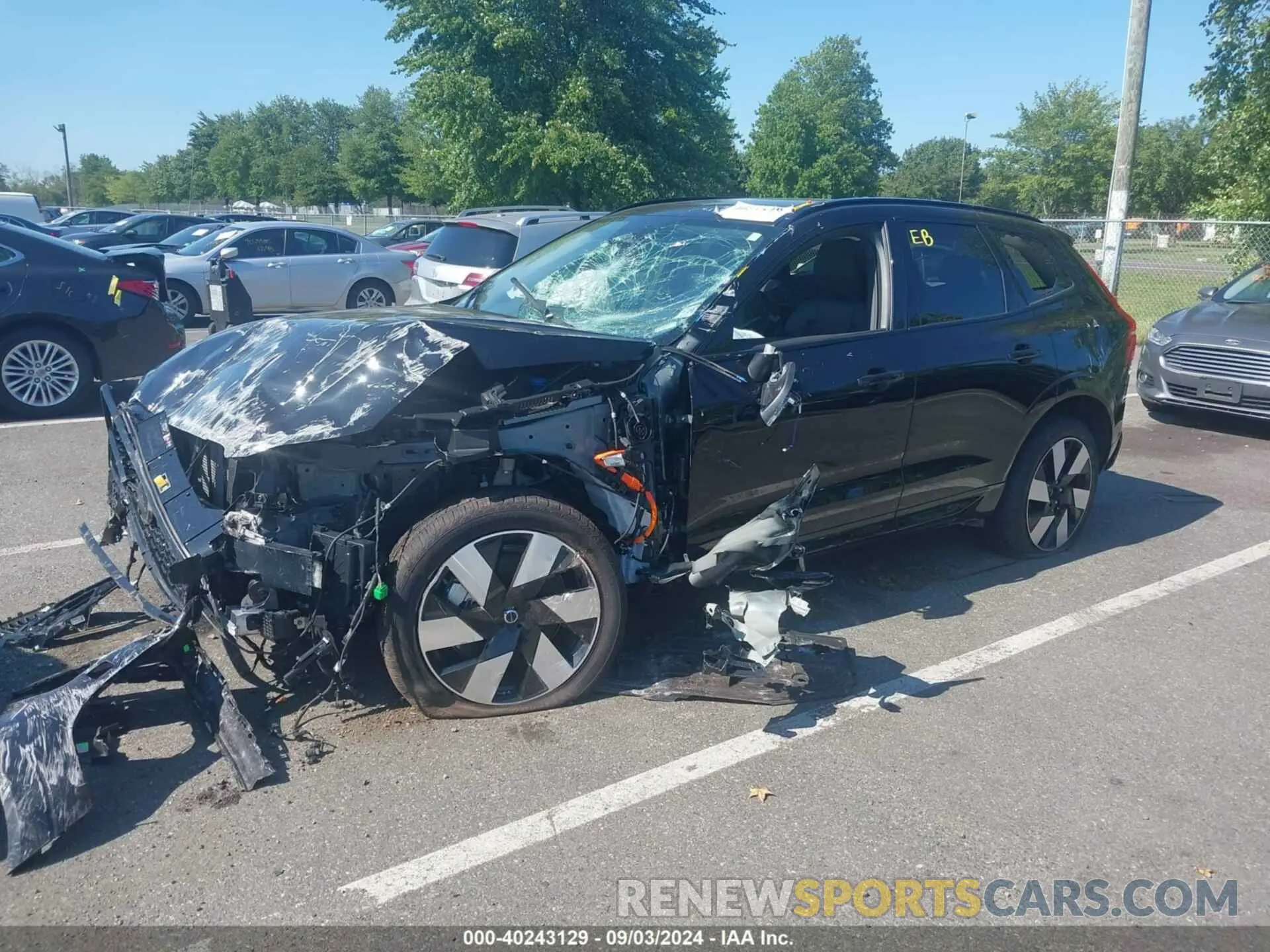 2 Photograph of a damaged car YV4H60DM8R1906948 VOLVO XC60 RECHARGE PLUG-IN HYBRID 2024