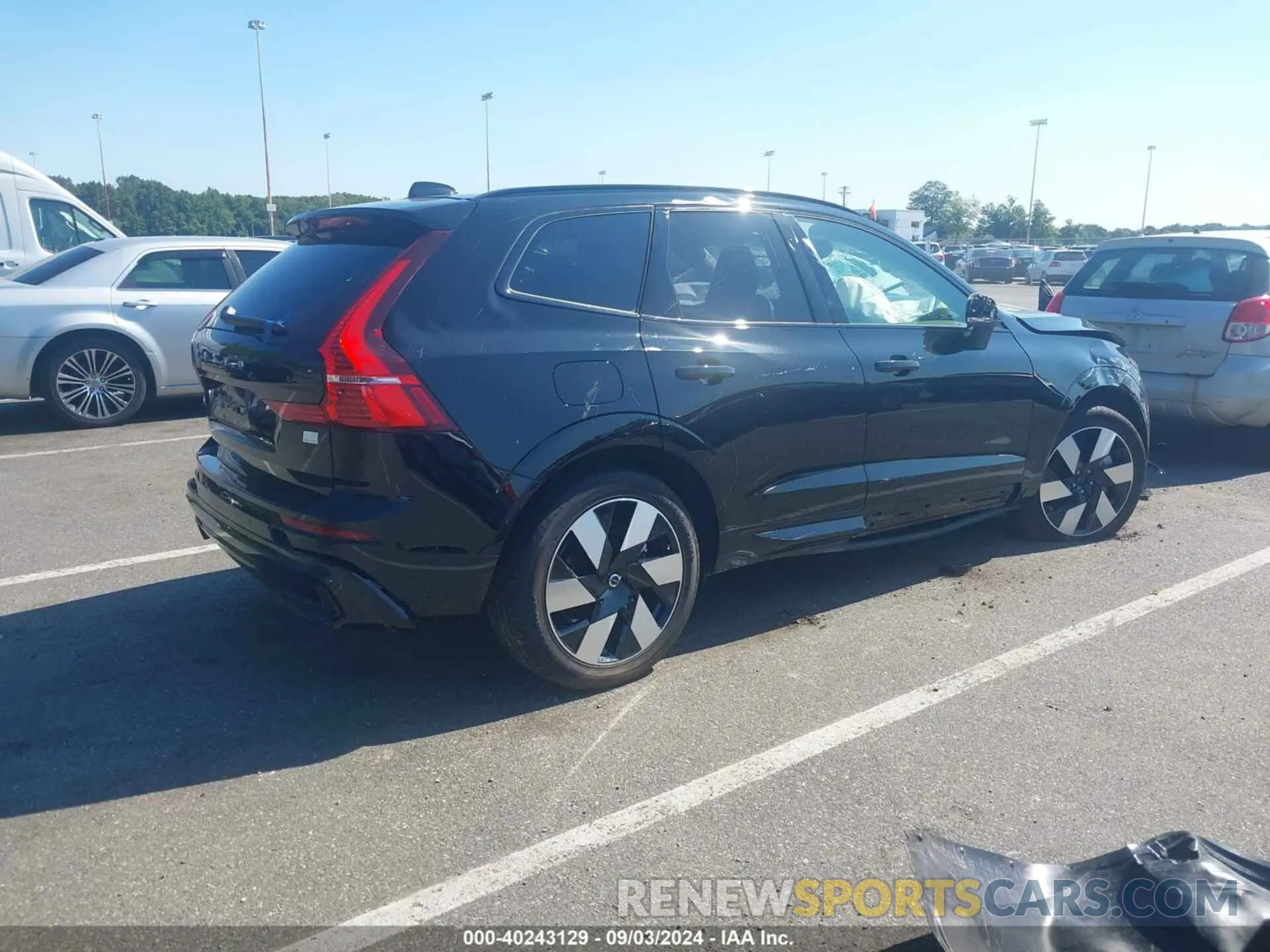 4 Photograph of a damaged car YV4H60DM8R1906948 VOLVO XC60 RECHARGE PLUG-IN HYBRID 2024