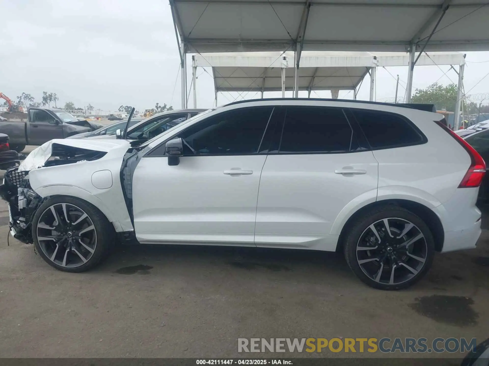 14 Photograph of a damaged car YV4H60DM9R1805451 VOLVO XC60 RECHARGE PLUG-IN HYBRID 2024