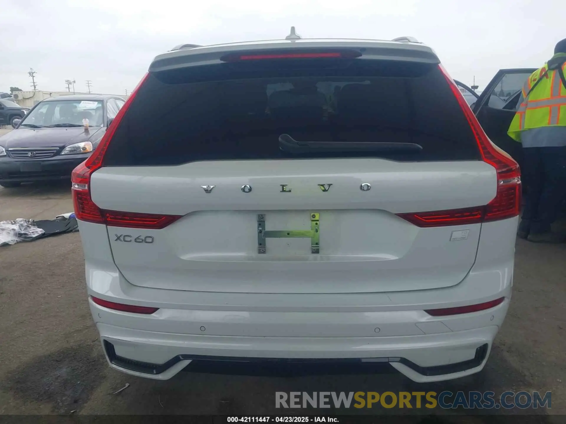 16 Photograph of a damaged car YV4H60DM9R1805451 VOLVO XC60 RECHARGE PLUG-IN HYBRID 2024
