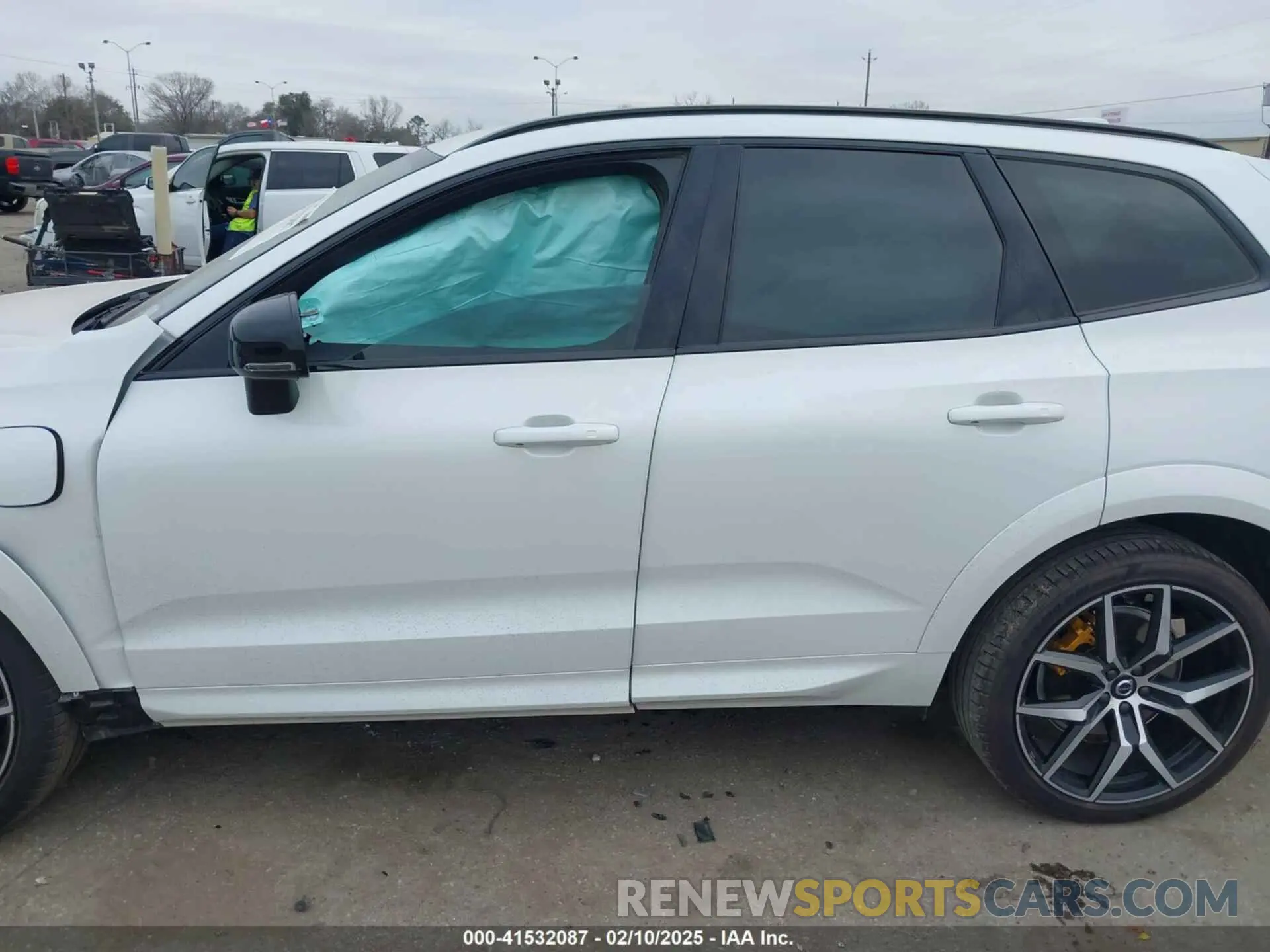 14 Photograph of a damaged car YV4H60DP3R1907578 VOLVO XC60 RECHARGE PLUG-IN HYBRID 2024