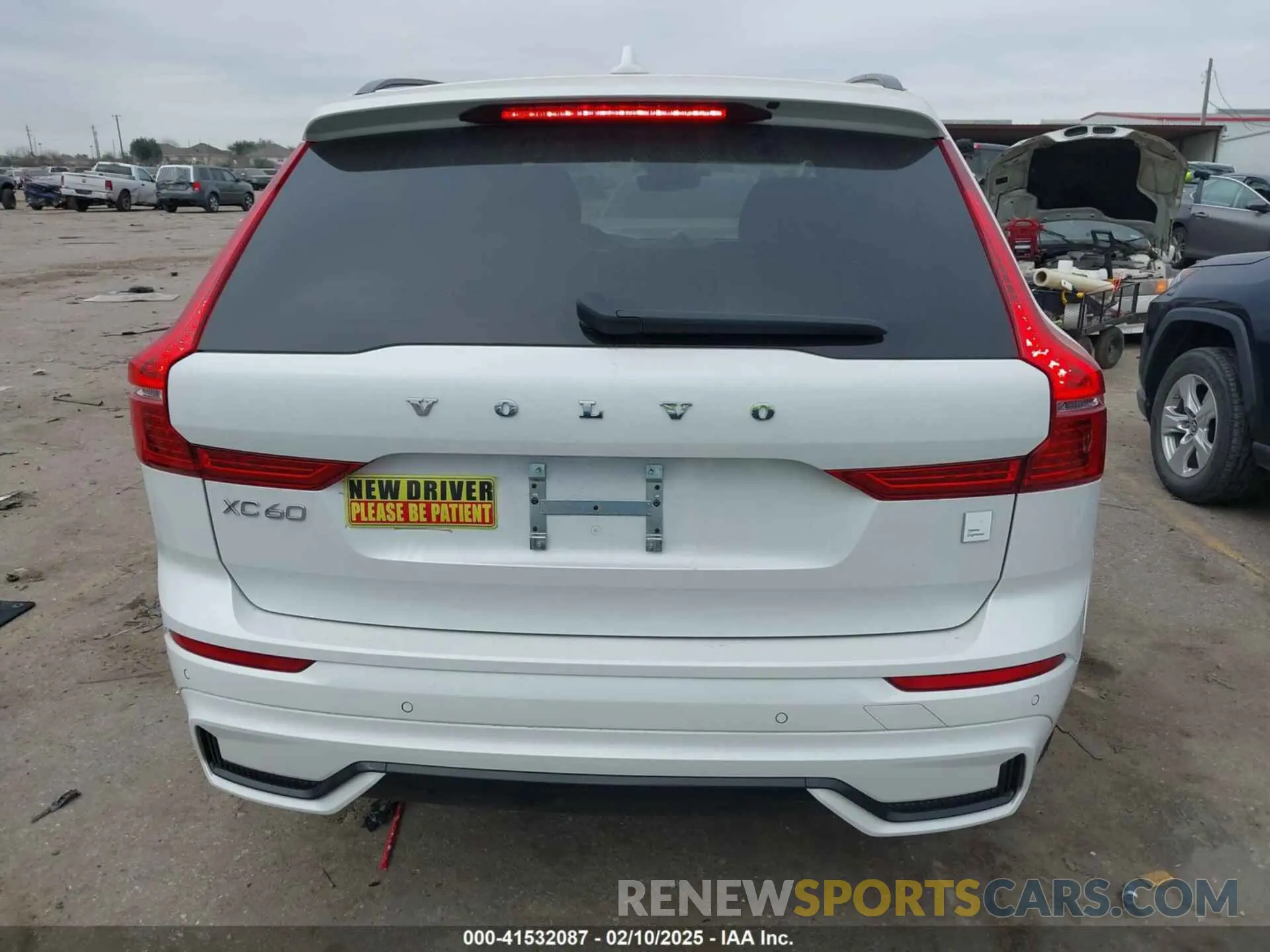 16 Photograph of a damaged car YV4H60DP3R1907578 VOLVO XC60 RECHARGE PLUG-IN HYBRID 2024