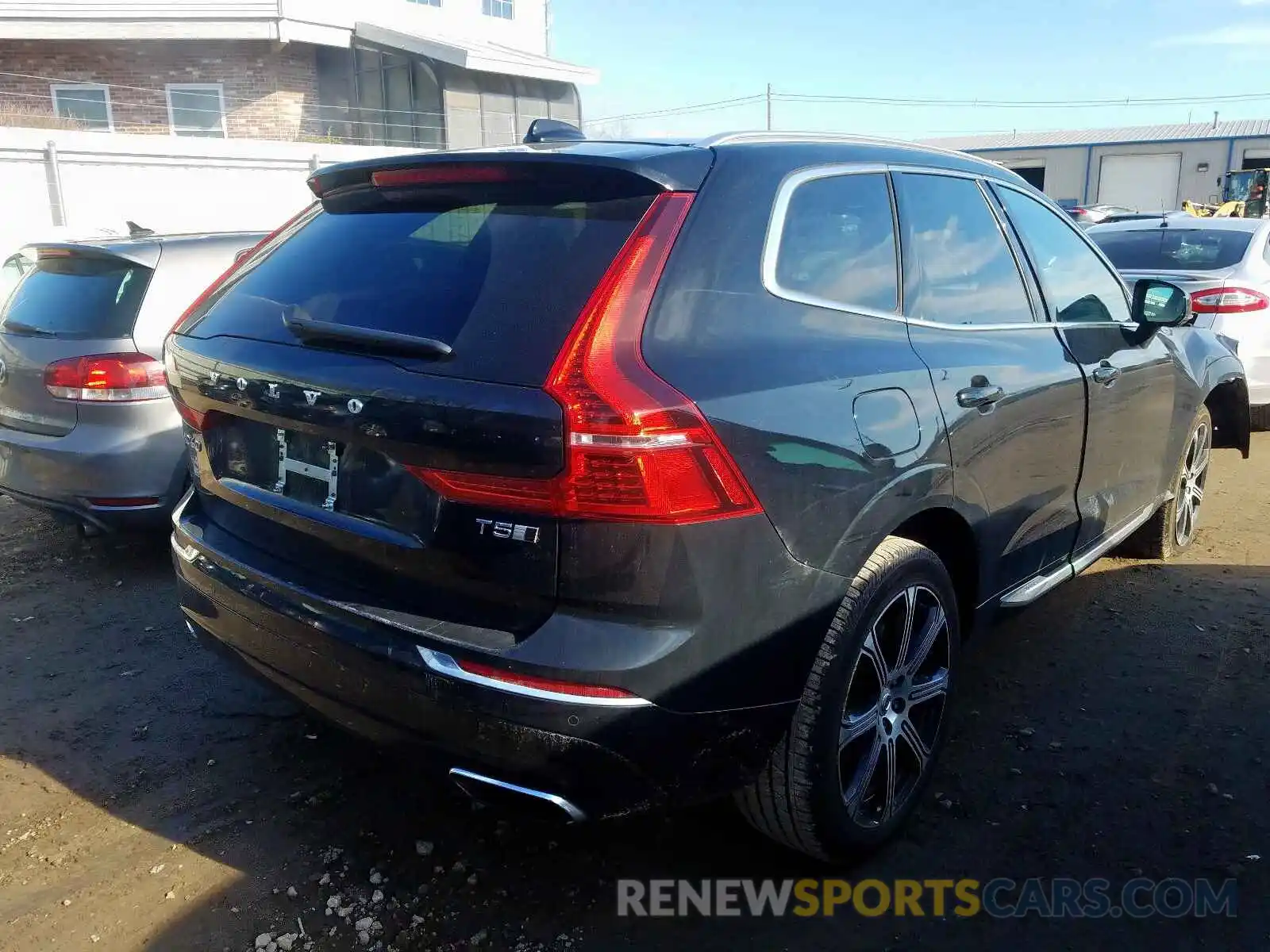 4 Photograph of a damaged car LYV102RL2KB283746 VOLVO XC60 T5 IN 2019