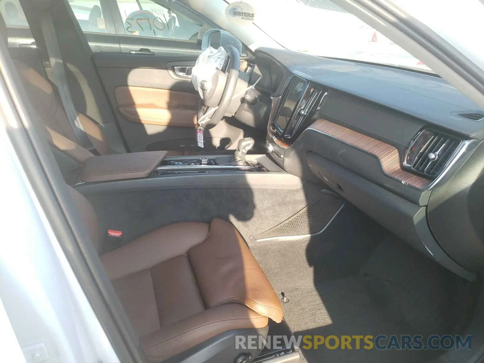 5 Photograph of a damaged car YV4102DL3L1491194 VOLVO XC60 T5 IN 2020