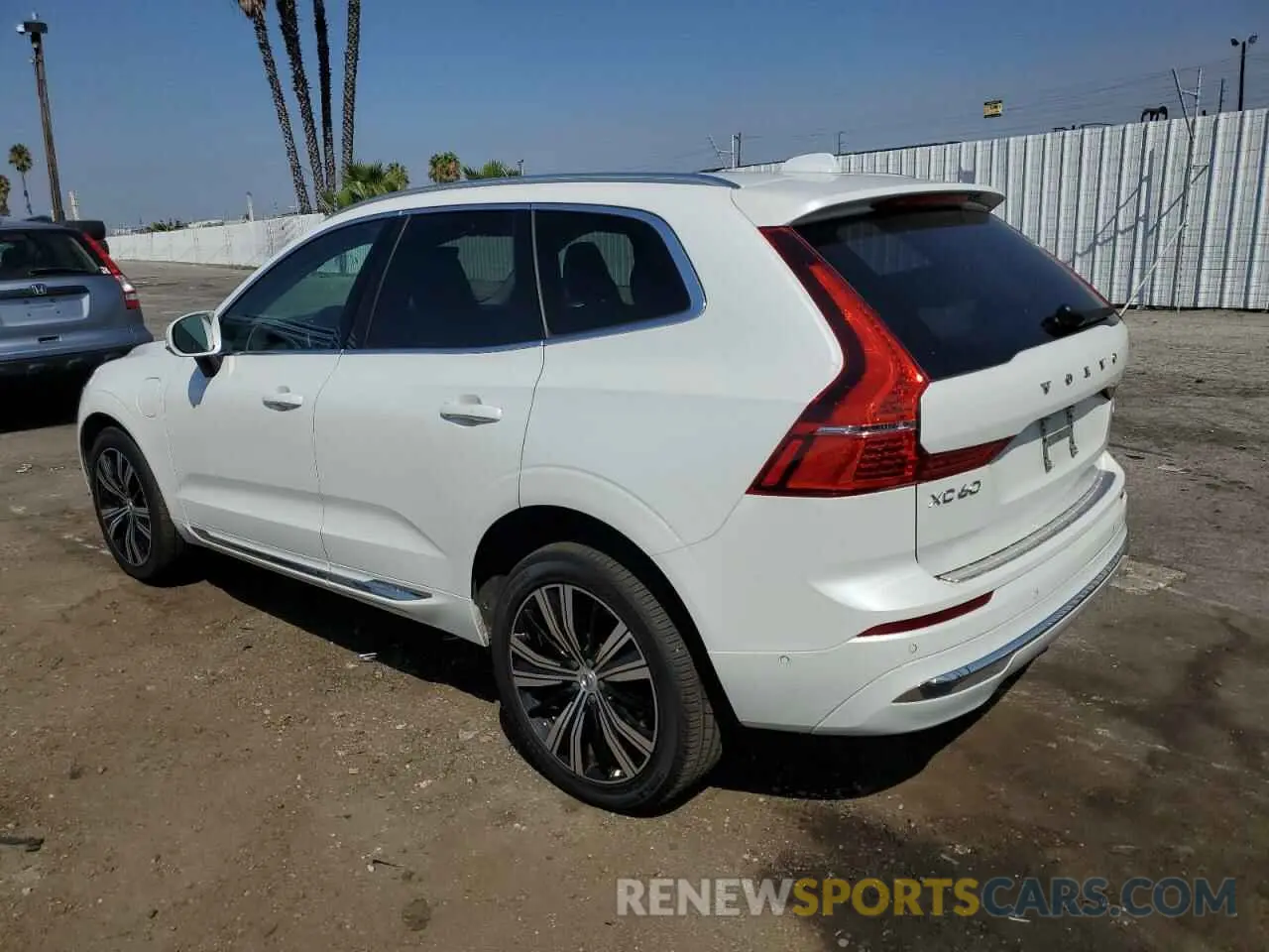 2 Photograph of a damaged car YV4H60DL1N1009973 VOLVO XC60 T8 RE 2022