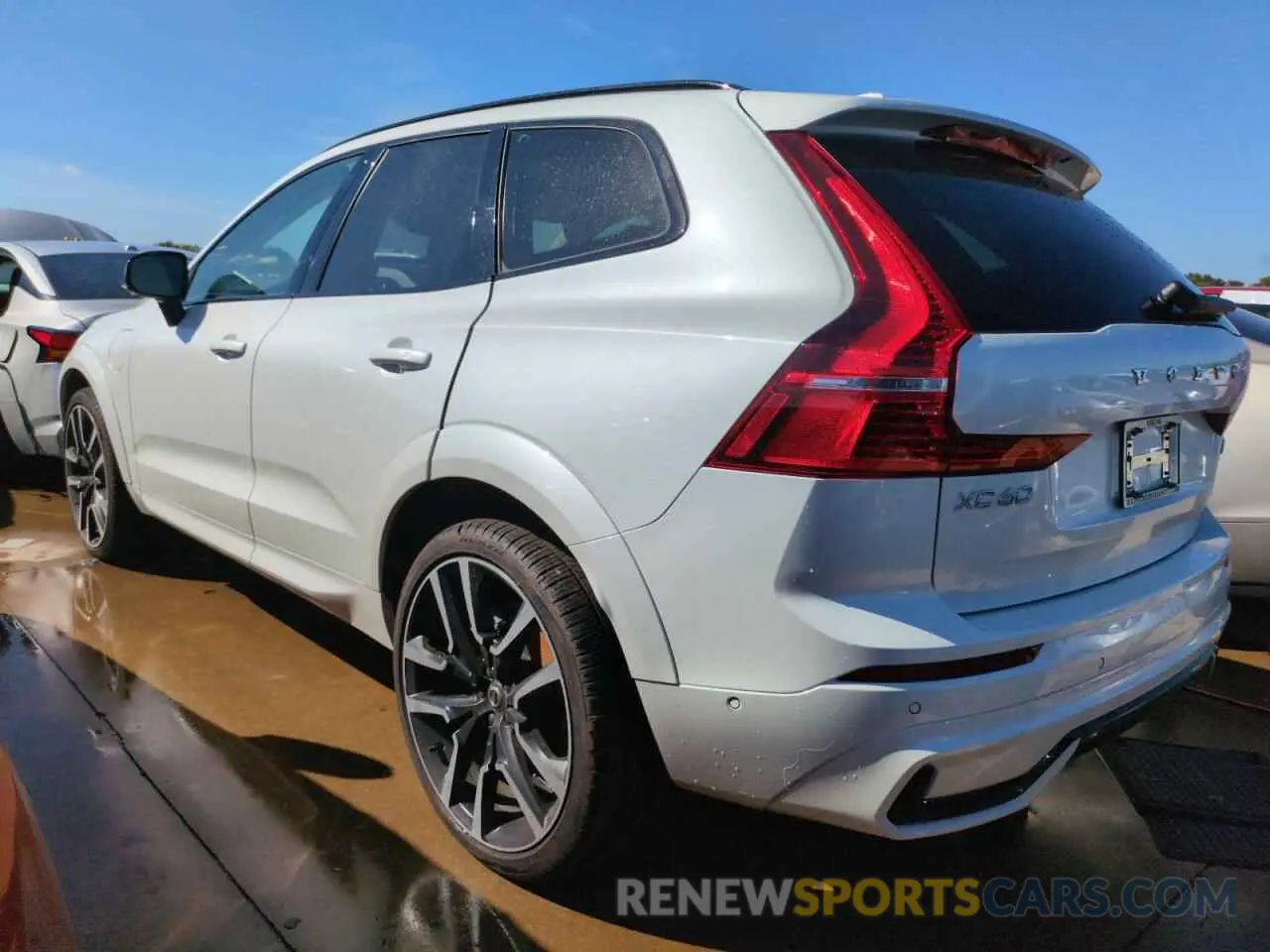 2 Photograph of a damaged car YV4H60DM4R1761844 VOLVO XC60 ULTIM 2024