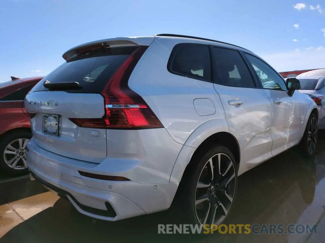 3 Photograph of a damaged car YV4H60DM4R1761844 VOLVO XC60 ULTIM 2024