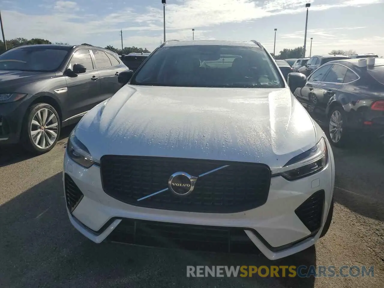 5 Photograph of a damaged car YV4H60DM4R1761844 VOLVO XC60 ULTIM 2024