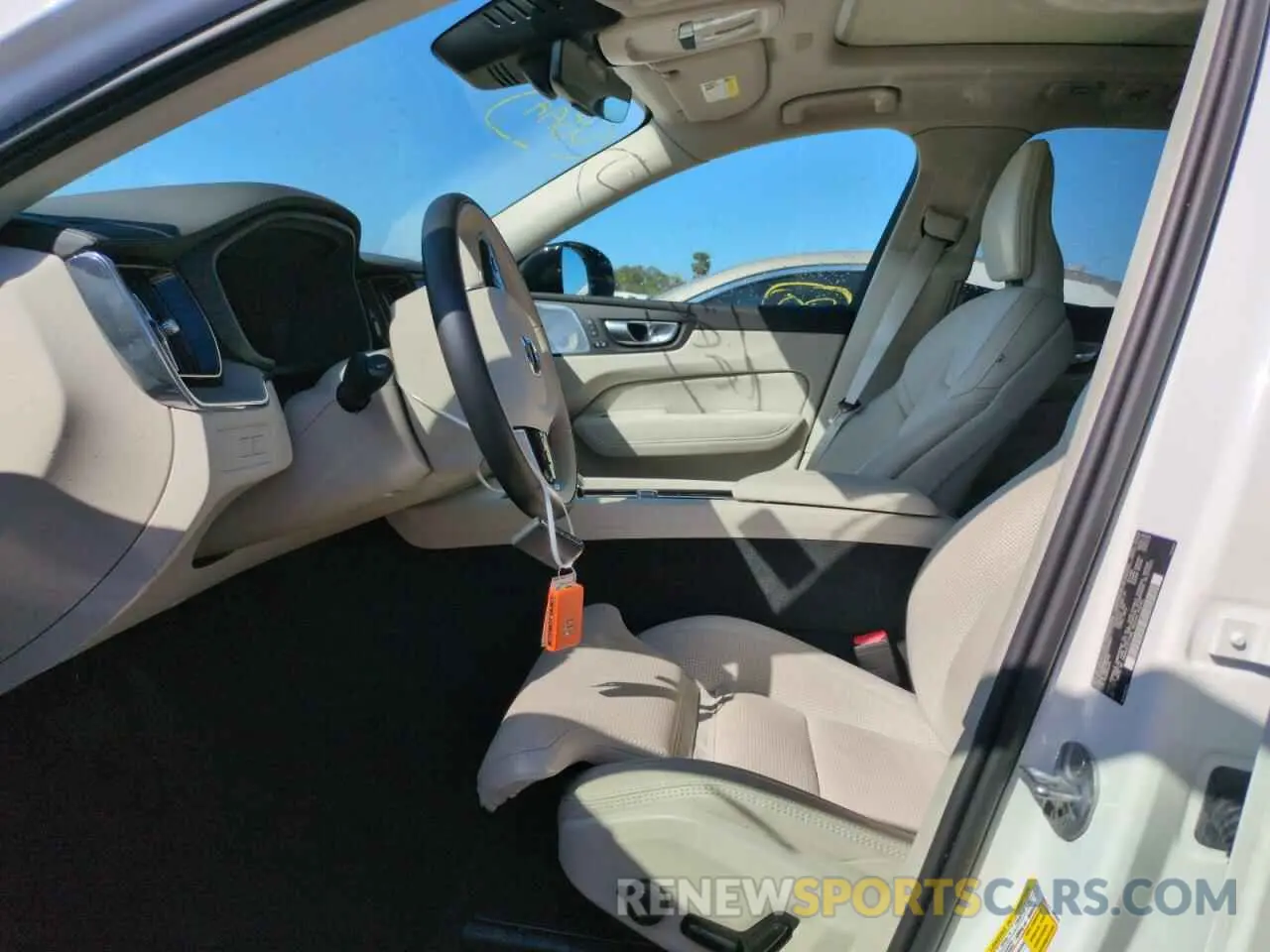 7 Photograph of a damaged car YV4H60DM4R1761844 VOLVO XC60 ULTIM 2024