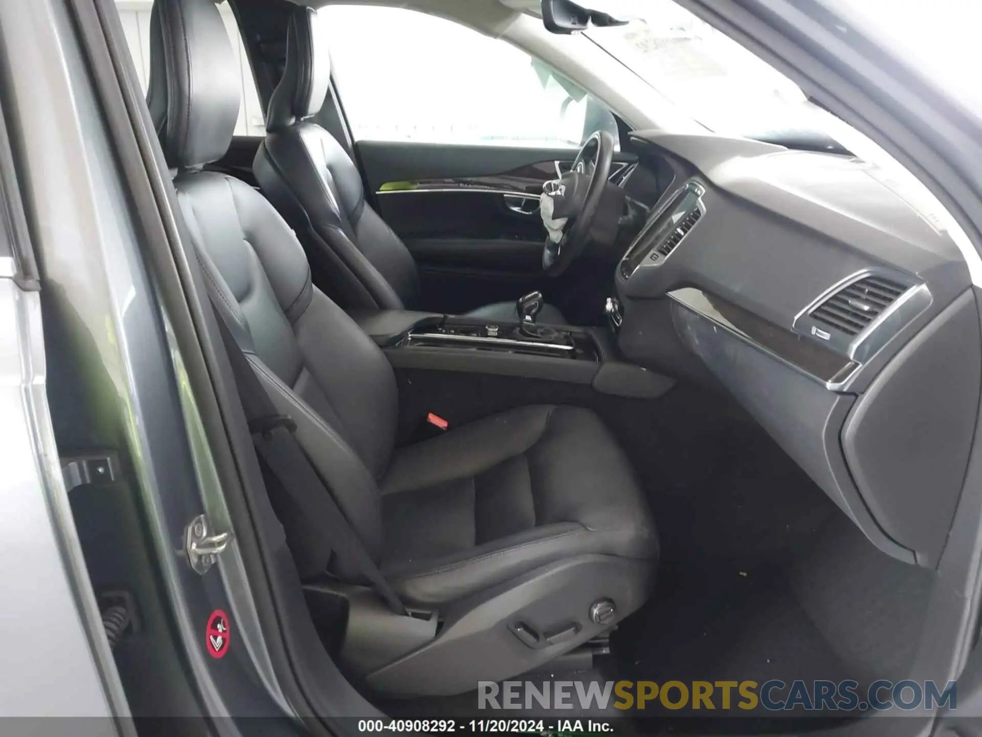5 Photograph of a damaged car YV4102CK3K1418379 VOLVO XC90 2019