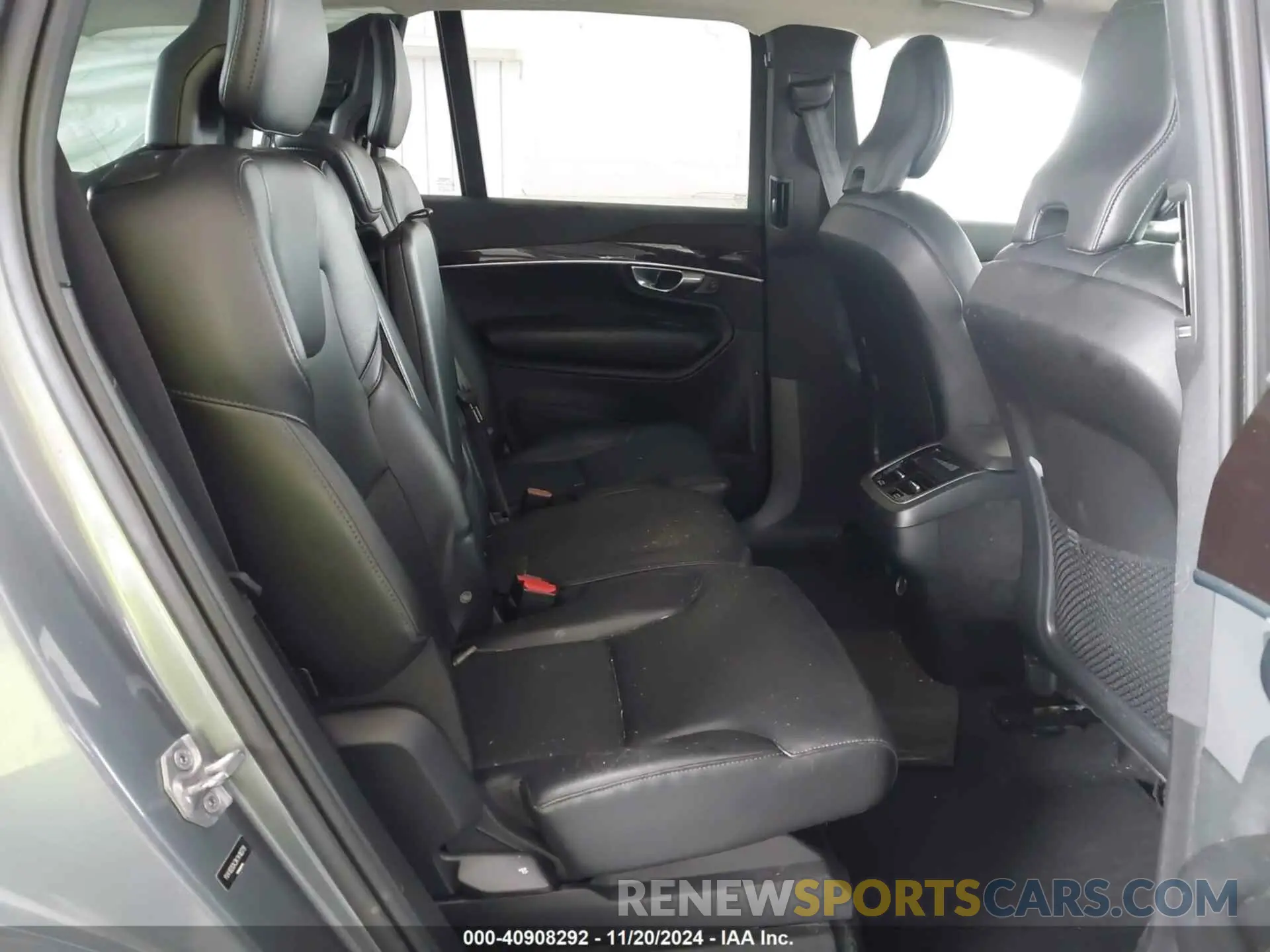8 Photograph of a damaged car YV4102CK3K1418379 VOLVO XC90 2019