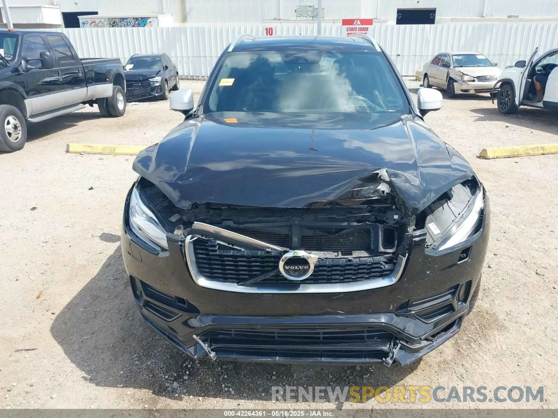 12 Photograph of a damaged car YV4102CM4K1455832 VOLVO XC90 2019