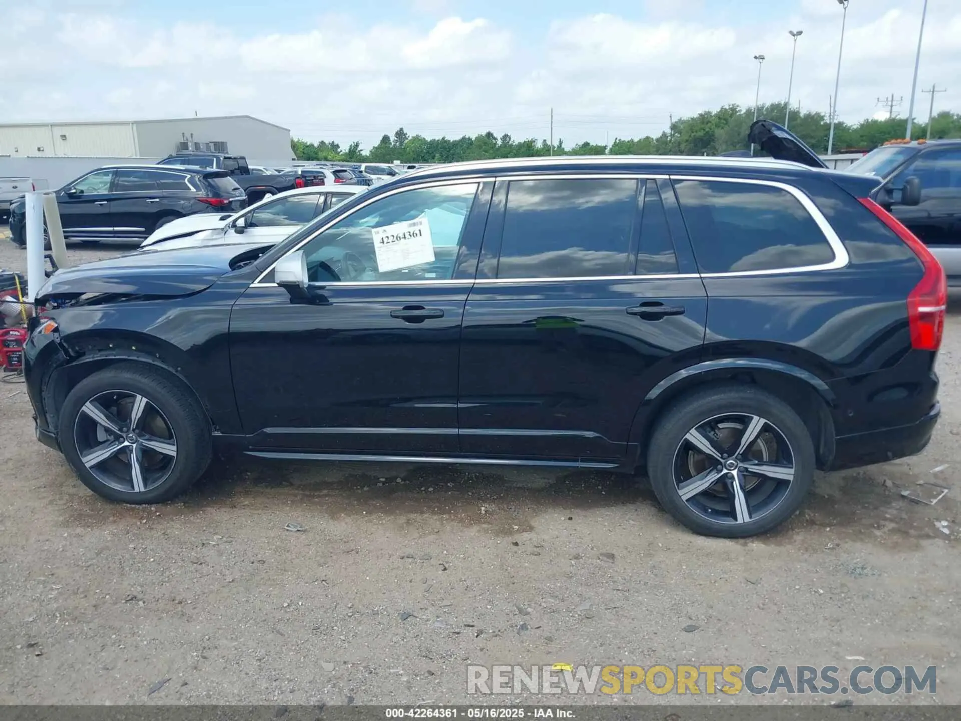 14 Photograph of a damaged car YV4102CM4K1455832 VOLVO XC90 2019