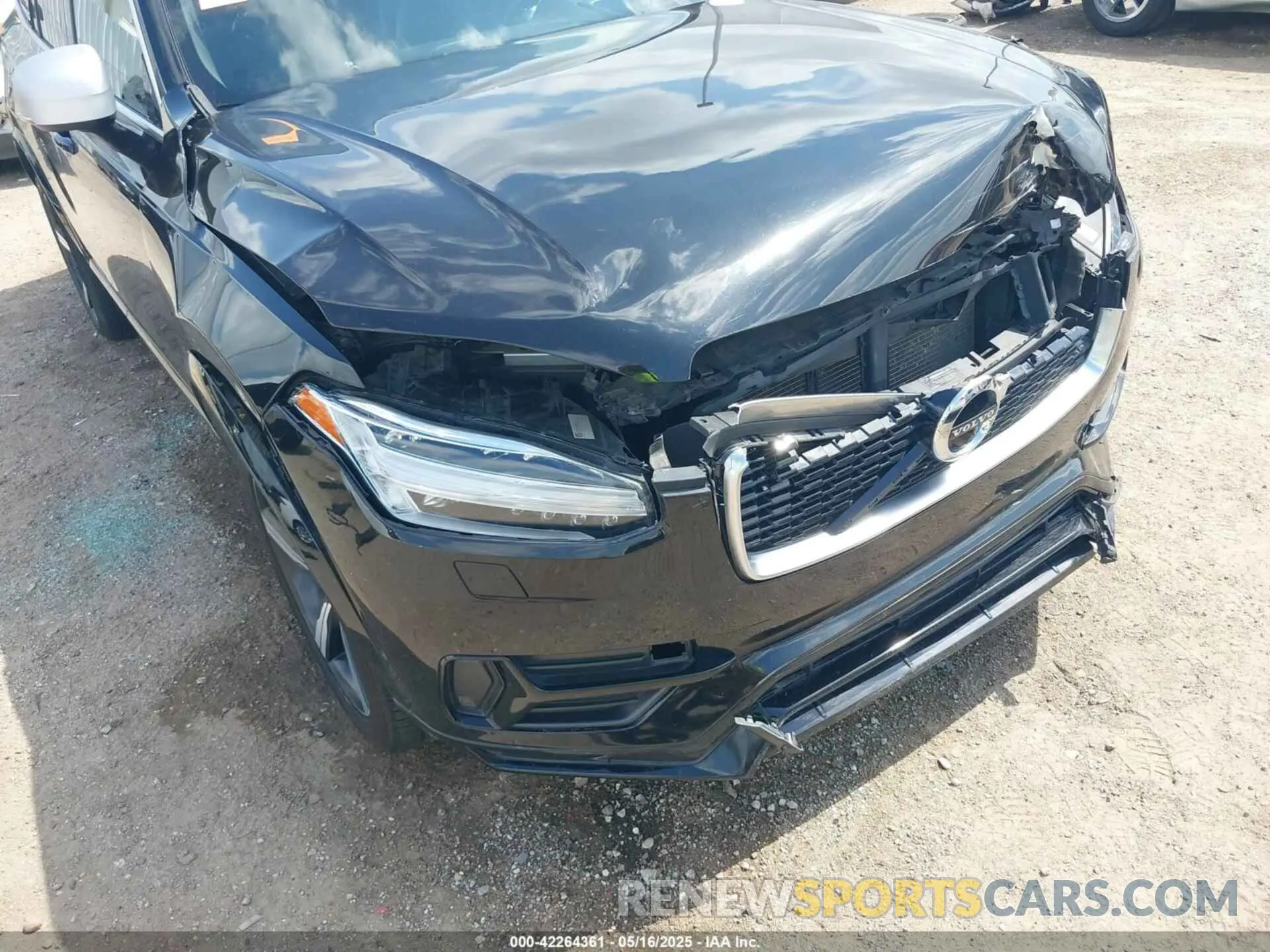 17 Photograph of a damaged car YV4102CM4K1455832 VOLVO XC90 2019