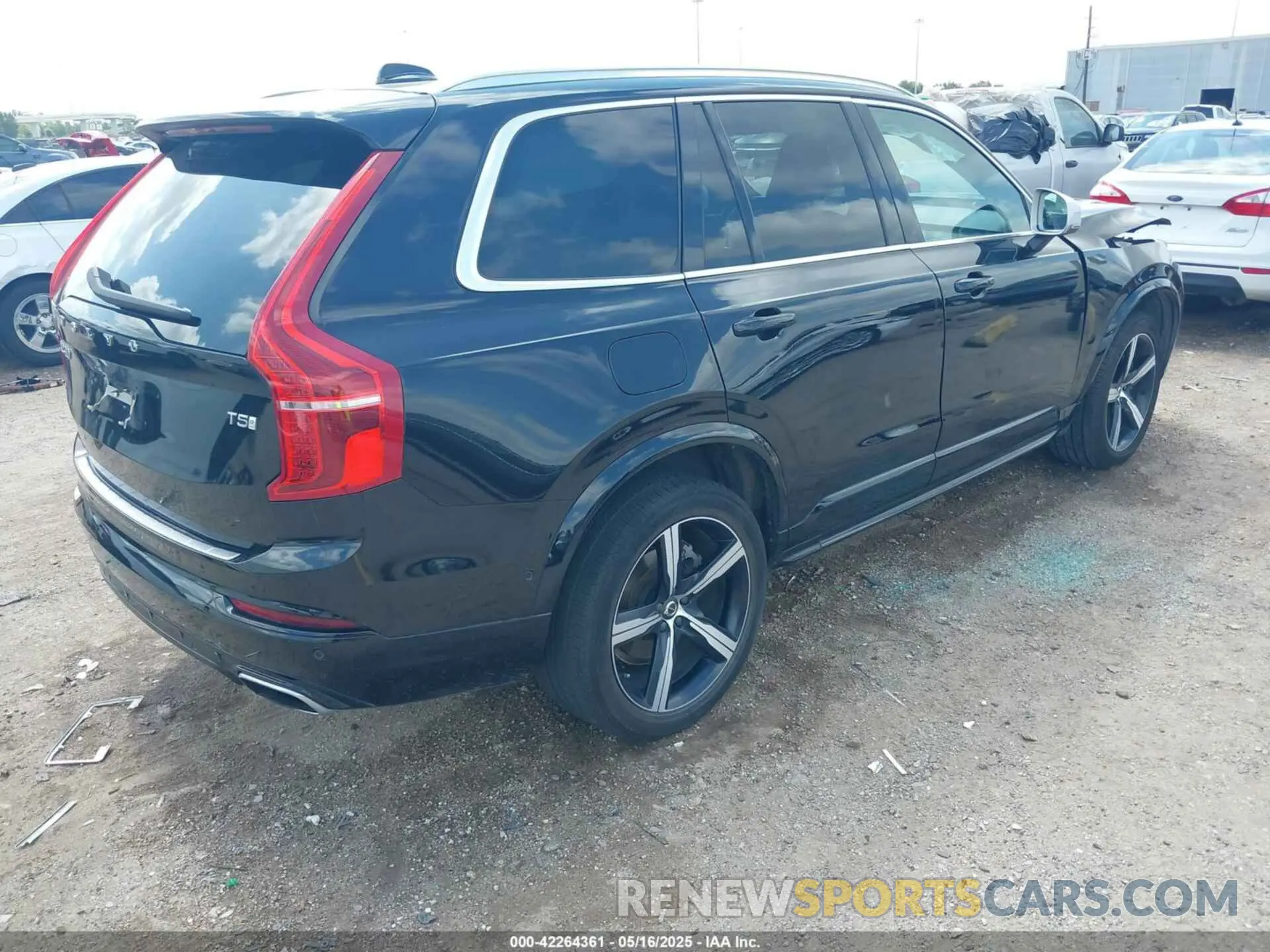 4 Photograph of a damaged car YV4102CM4K1455832 VOLVO XC90 2019