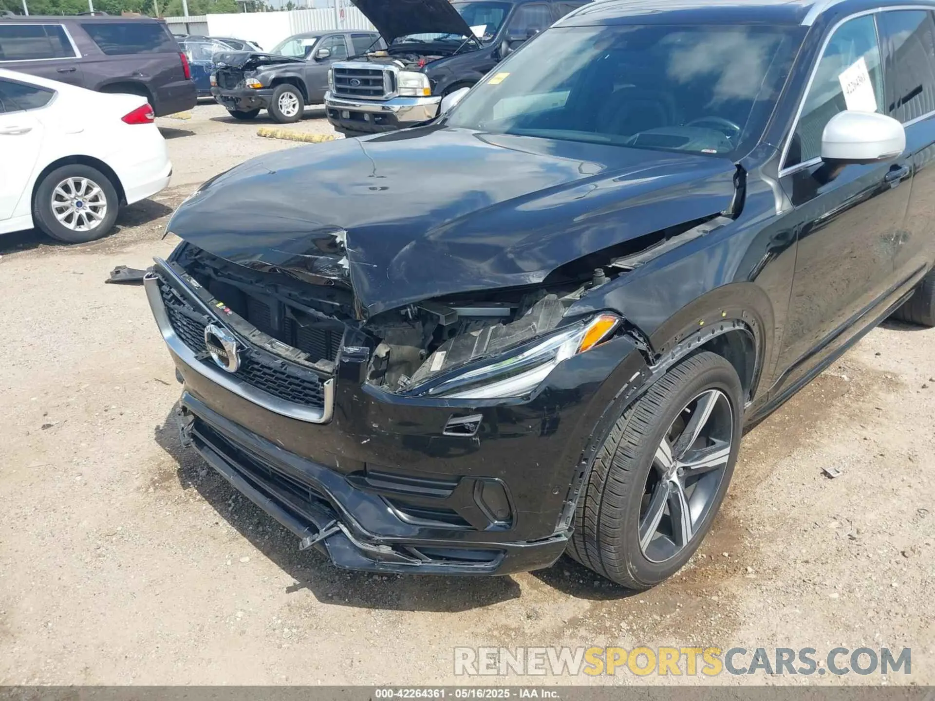 6 Photograph of a damaged car YV4102CM4K1455832 VOLVO XC90 2019