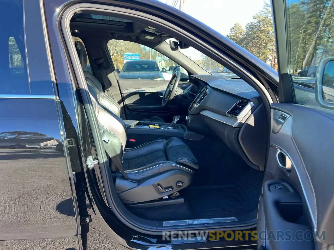 5 Photograph of a damaged car YV4102CM5K1460070 VOLVO XC90 2019