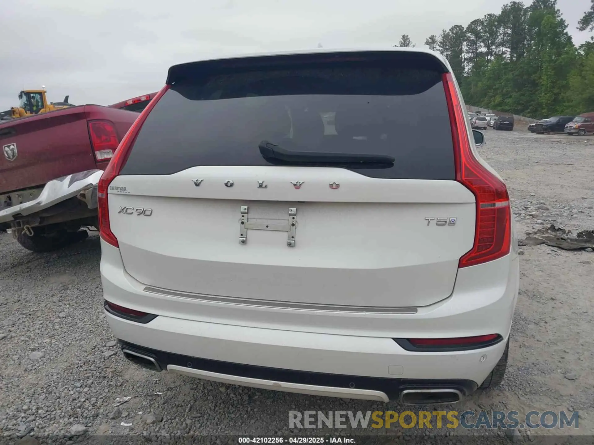 16 Photograph of a damaged car YV4102CM6K1509891 VOLVO XC90 2019