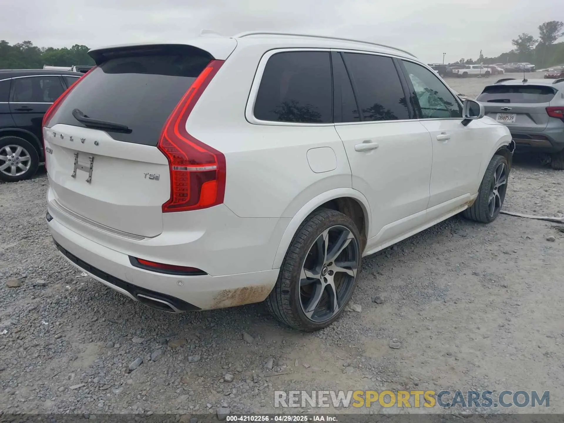 4 Photograph of a damaged car YV4102CM6K1509891 VOLVO XC90 2019