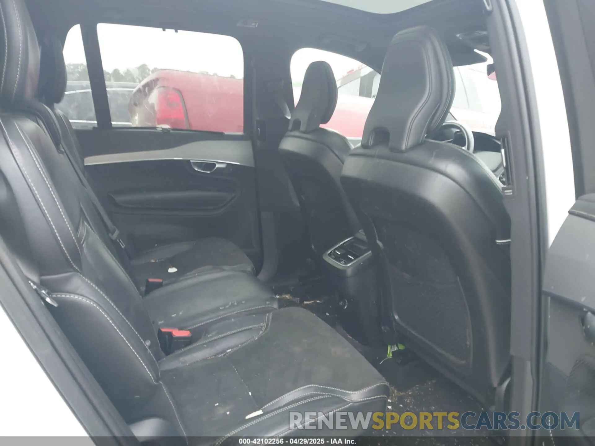 8 Photograph of a damaged car YV4102CM6K1509891 VOLVO XC90 2019